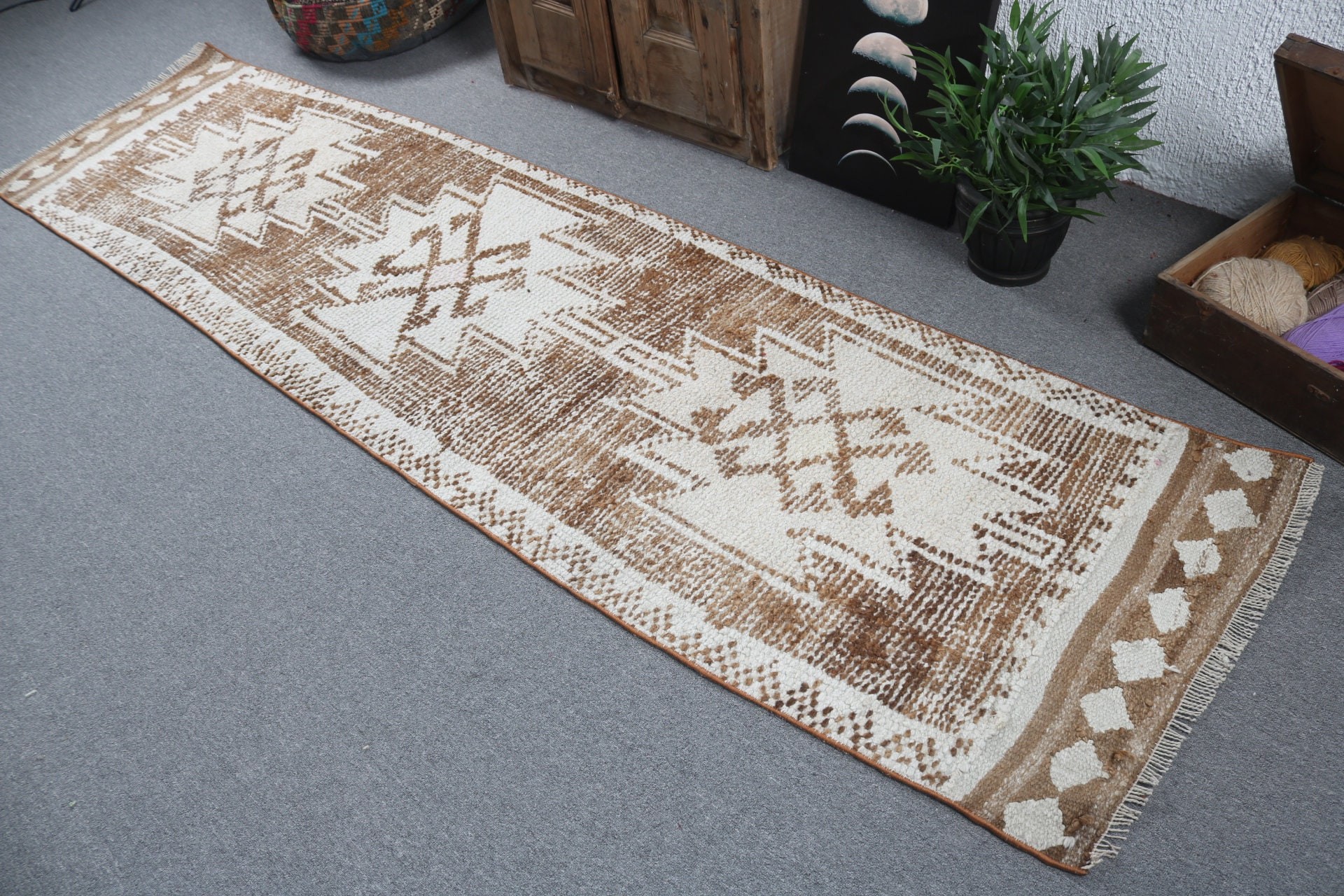 2.6x10.1 ft Runner Halıları, Egzotik Halı, Vintage Halı, Türk Halıları, Vintage Runner Halıları, Kahverengi Oushak Halısı, Mutfak Halıları, Oushak Halısı, Harika Halılar