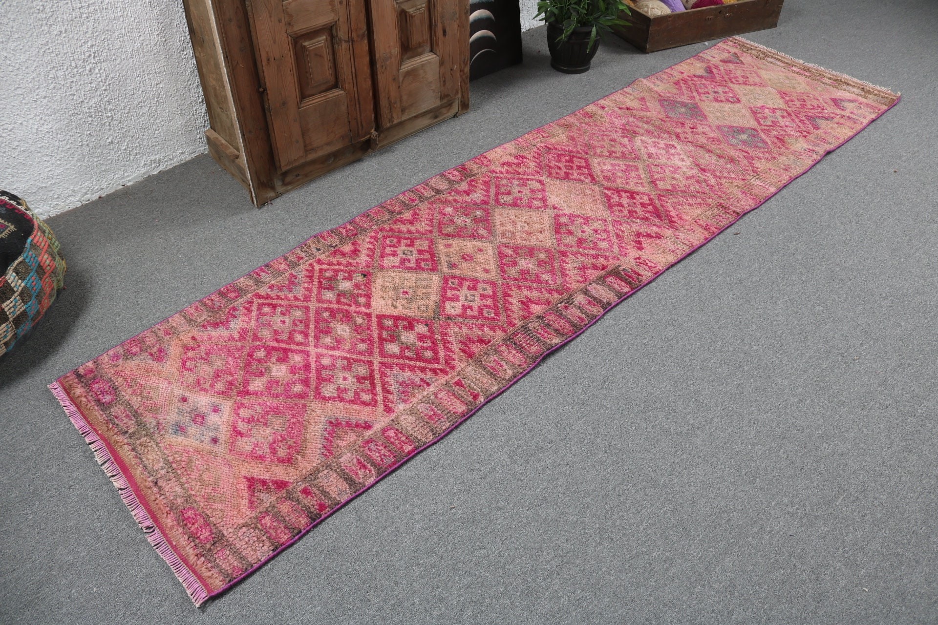 Pembe Havalı Halılar, 2.4x9.5 ft Runner Halısı, Vintage Runner Halıları, Geometrik Halı, Lüks Halılar, Türk Halıları, Merdiven Halıları, Vintage Halılar