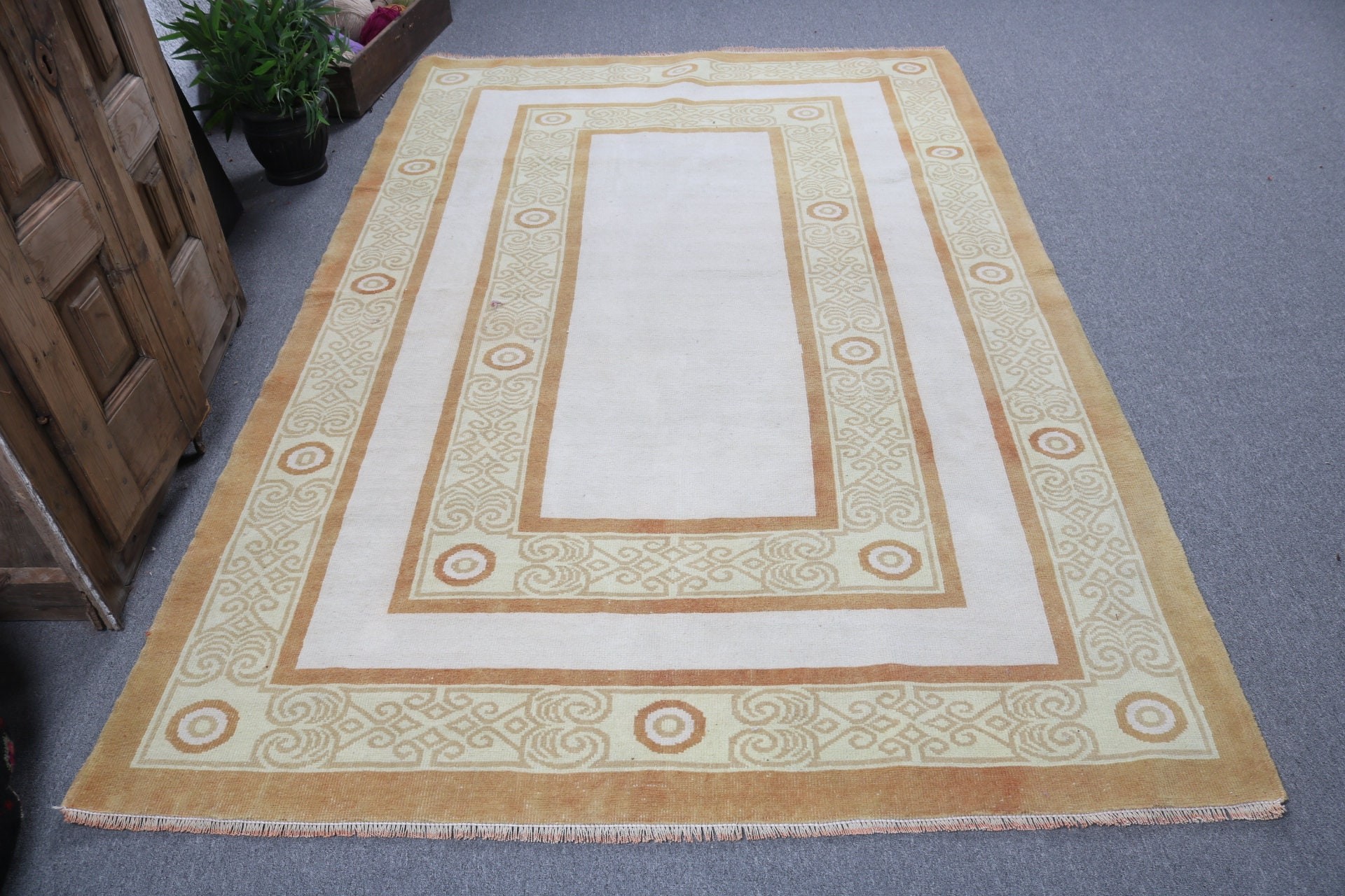 Sarı Antika Halı, Mutfak Halıları, Açıklama Halıları, Salon Halısı, Türk Halıları, 5.3x8 ft Büyük Halılar, Vintage Halı, Büyük Oushak Halıları, Etnik Halılar