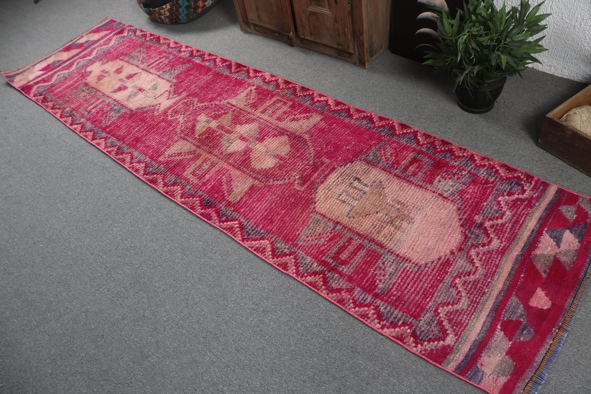 Uzun Koşucu için Halılar, 2.6x10.2 ft Runner Halıları, Mutfak Halıları, Vintage Halı, Türk Halıları, Geometrik Halı, Pembe Geometrik Halılar, Yer Halısı