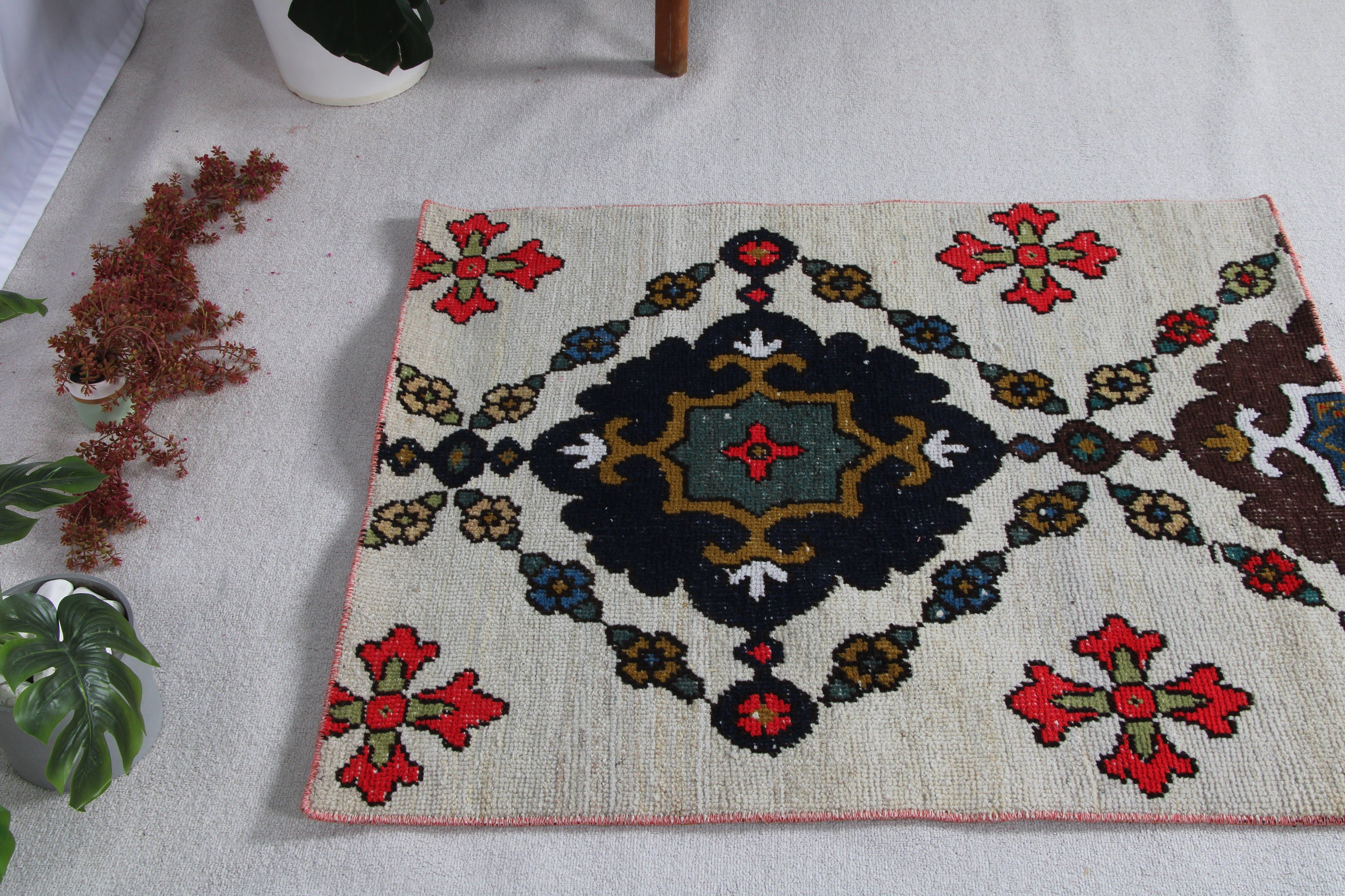 Kapı Paspası Halısı, Vintage Halı, Yatak Odası Halısı, 3.2x3.8 ft Küçük Halılar, Türk Halıları, Oushak Halısı, Dekoratif Halılar, Açıklama Halıları, Beyaz Antika Halı