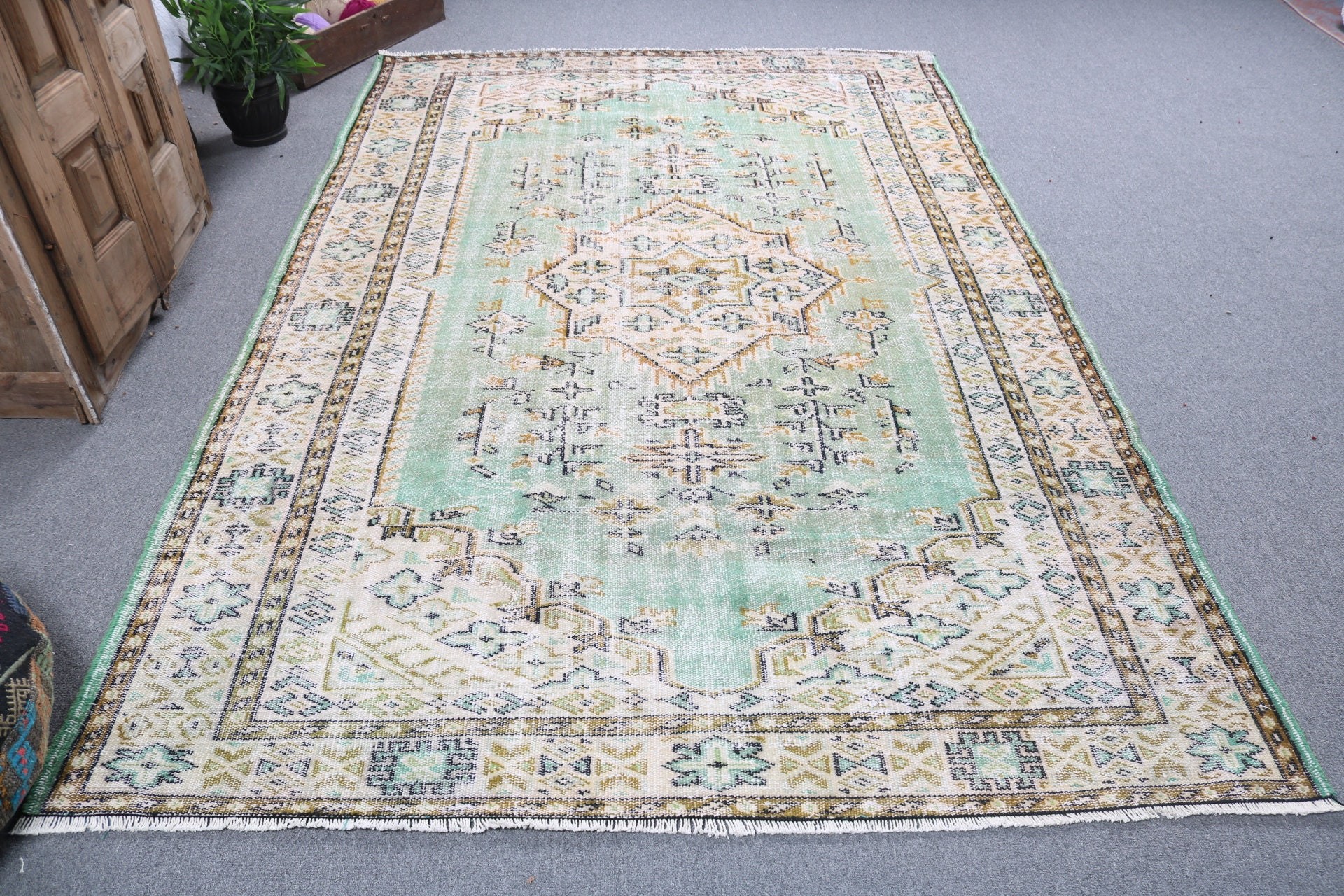 Boho Rug, Green Bedroom Rug, Rugs for Salon, Oushak Rug, Turkish Rug, Vintage Rug, Large Vintage Rugs, 6x9.2 ft Large Rugs, Luxury Rugs