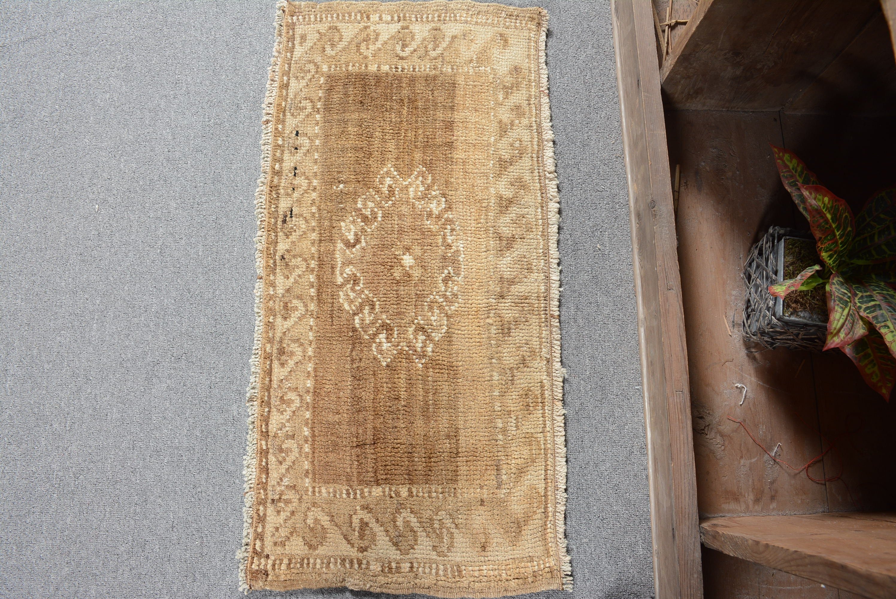 Çocuk Odası Halıları, Yer Halıları, Vintage Halı, Mutfak Halısı, Oryantal Halı, 1.2x2.6 ft Küçük Halı, Yatak Odası Halısı, Bej Oushak Halısı, Türk Halısı