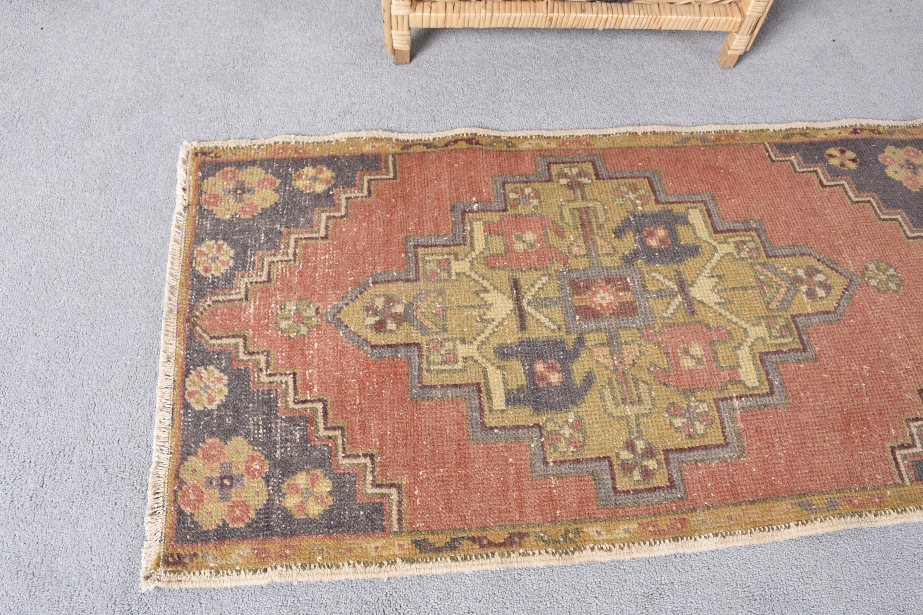 Banyo Halıları, 1.7x3.3 ft Küçük Halılar, Türk Halısı, Çocuk Odası Halıları, Çocuk Halısı, Vintage Halı, Anadolu Halıları, Kırmızı Soğuk Halı