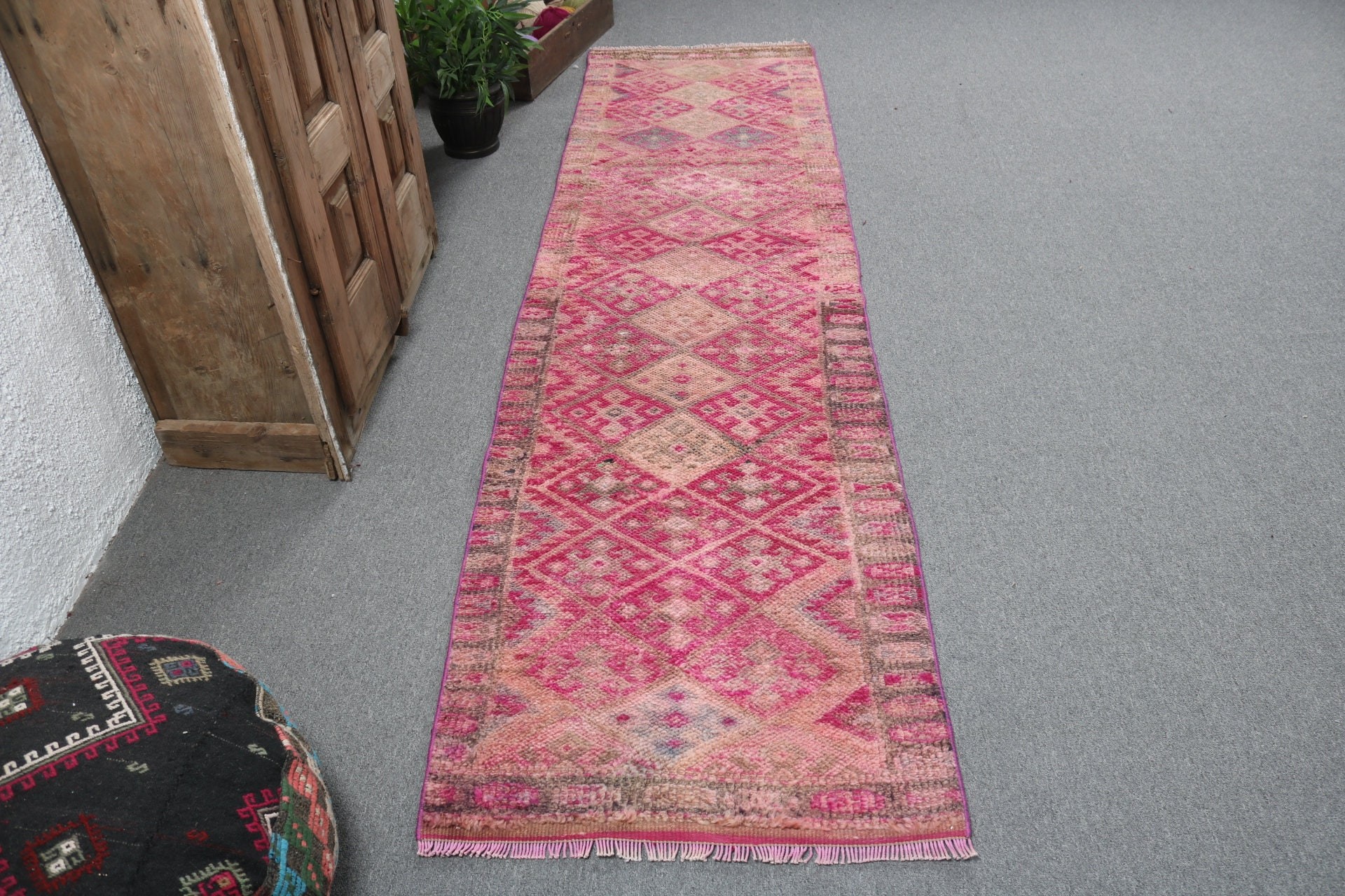 Pembe Havalı Halılar, 2.4x9.5 ft Runner Halısı, Vintage Runner Halıları, Geometrik Halı, Lüks Halılar, Türk Halıları, Merdiven Halıları, Vintage Halılar