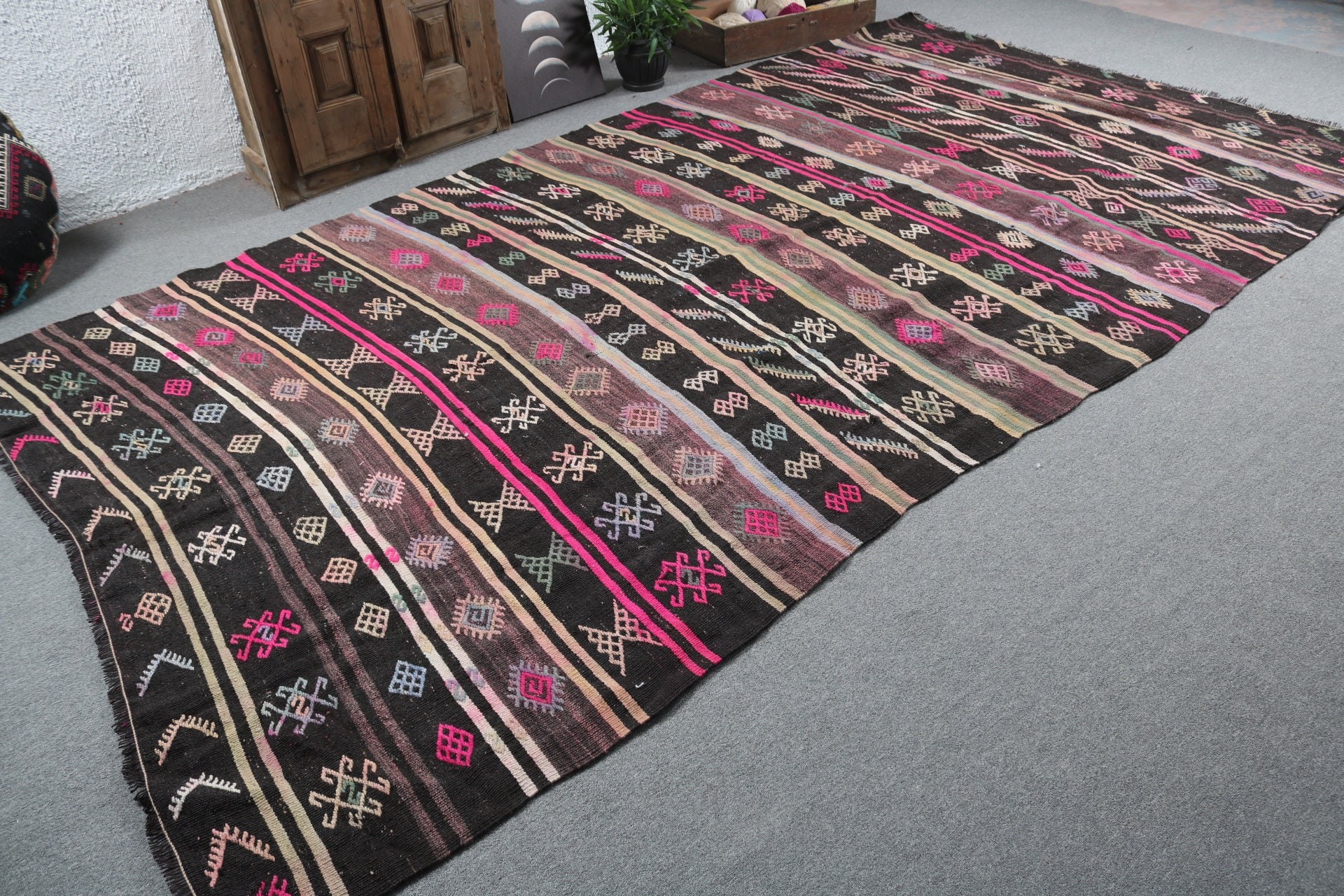 6.9x12.3 ft Oversize Rugs, Vintage Rug, Kilim, Turkish Rug, Neutral Rugs, Home Decor Rugs, Black Bedroom Rug, Dining Room Rugs, Salon Rugs