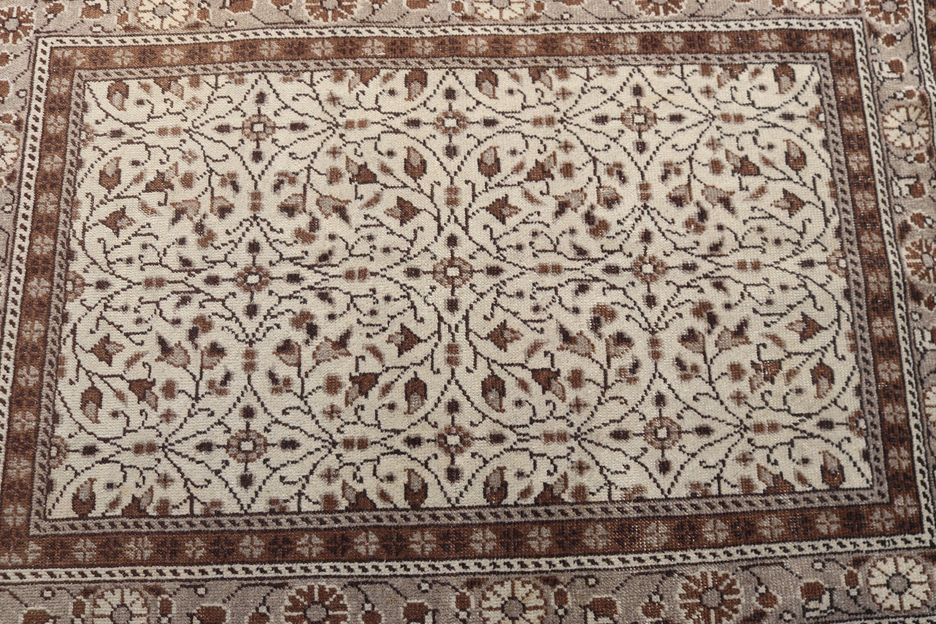 Açıklama Halıları, Çocuk Odası Halıları, Vintage Halı, Araba Paspas Halıları, 2,8x4 ft Küçük Halılar, Türk Halısı, Çocuk Halısı, Modern Halılar, Bej Soğuk Halılar