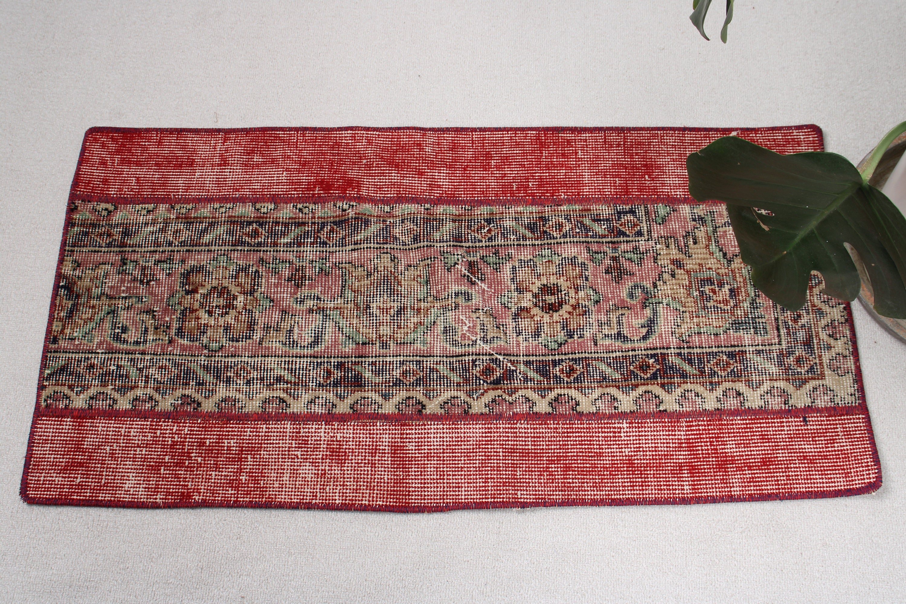 Vintage Halı, Lüks Halı, Banyo Halıları, Türk Halıları, Kırmızı Soğuk Halı, Oushak Halıları, Giriş Halısı, Kapı Paspası Halısı, 1,7x3,3 ft Küçük Halılar