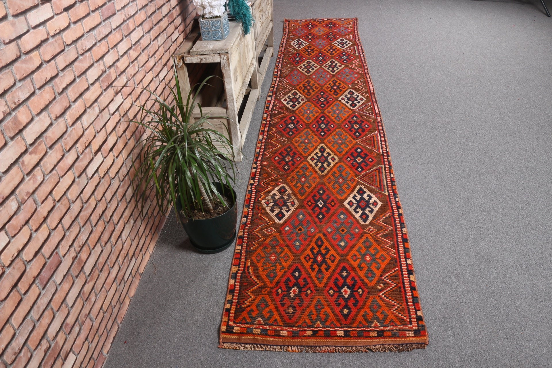 Eski Halı, Vintage Halı, Soğuk Halı, Kırmızı Yün Halılar, Merdiven Halıları, Merdiven Halısı, 2,4x12,3 ft Yolluk Halısı, Türk Halısı, Koridor Halısı