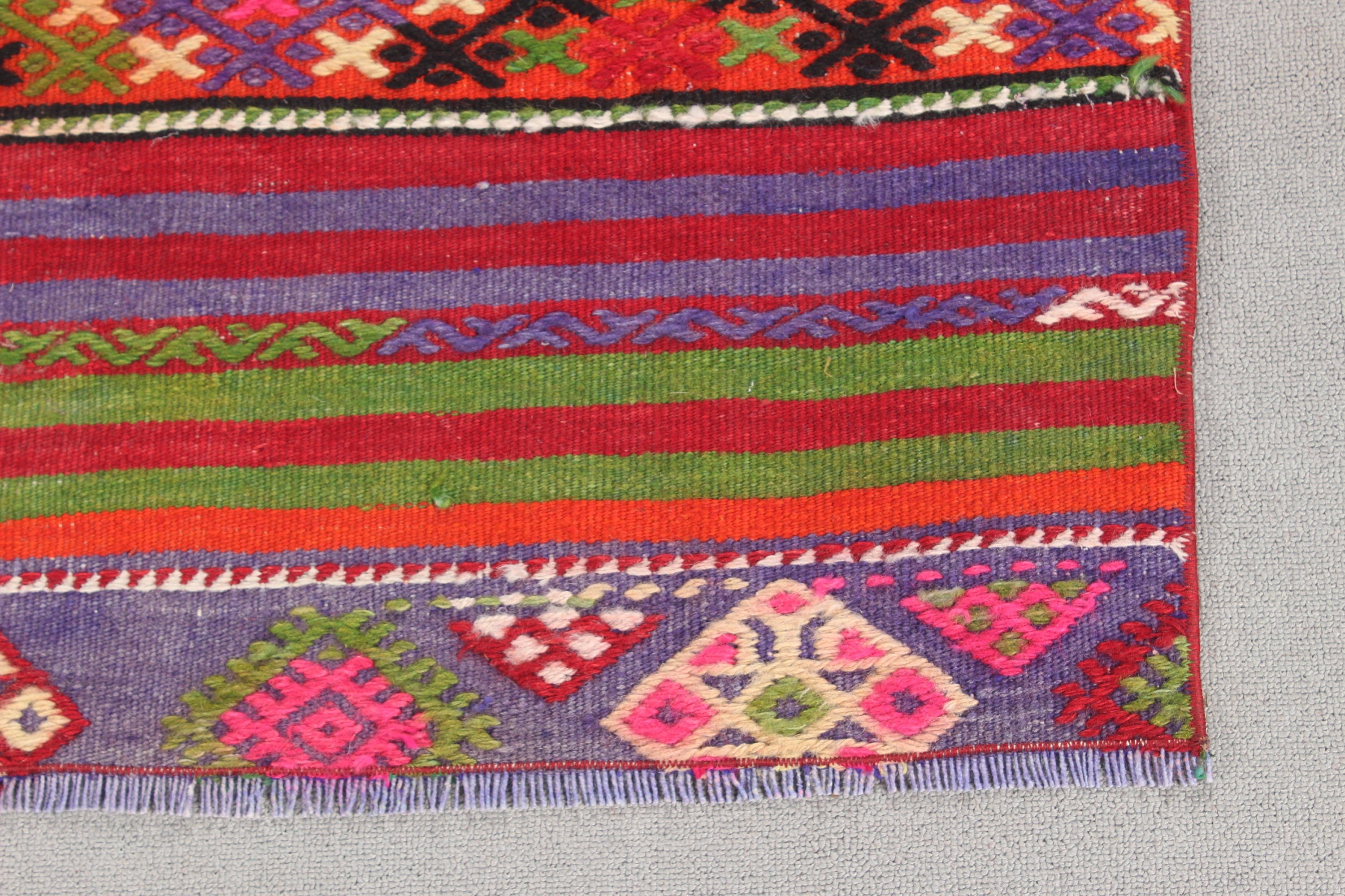 Vintage Halı, Kilim, Türk Halıları, 2.5x5.2 ft Küçük Halı, Modern Halı, Anadolu Halıları, Araba Paspas Halısı, Yer Halıları, Kırmızı Anadolu Halısı, Banyo Halıları