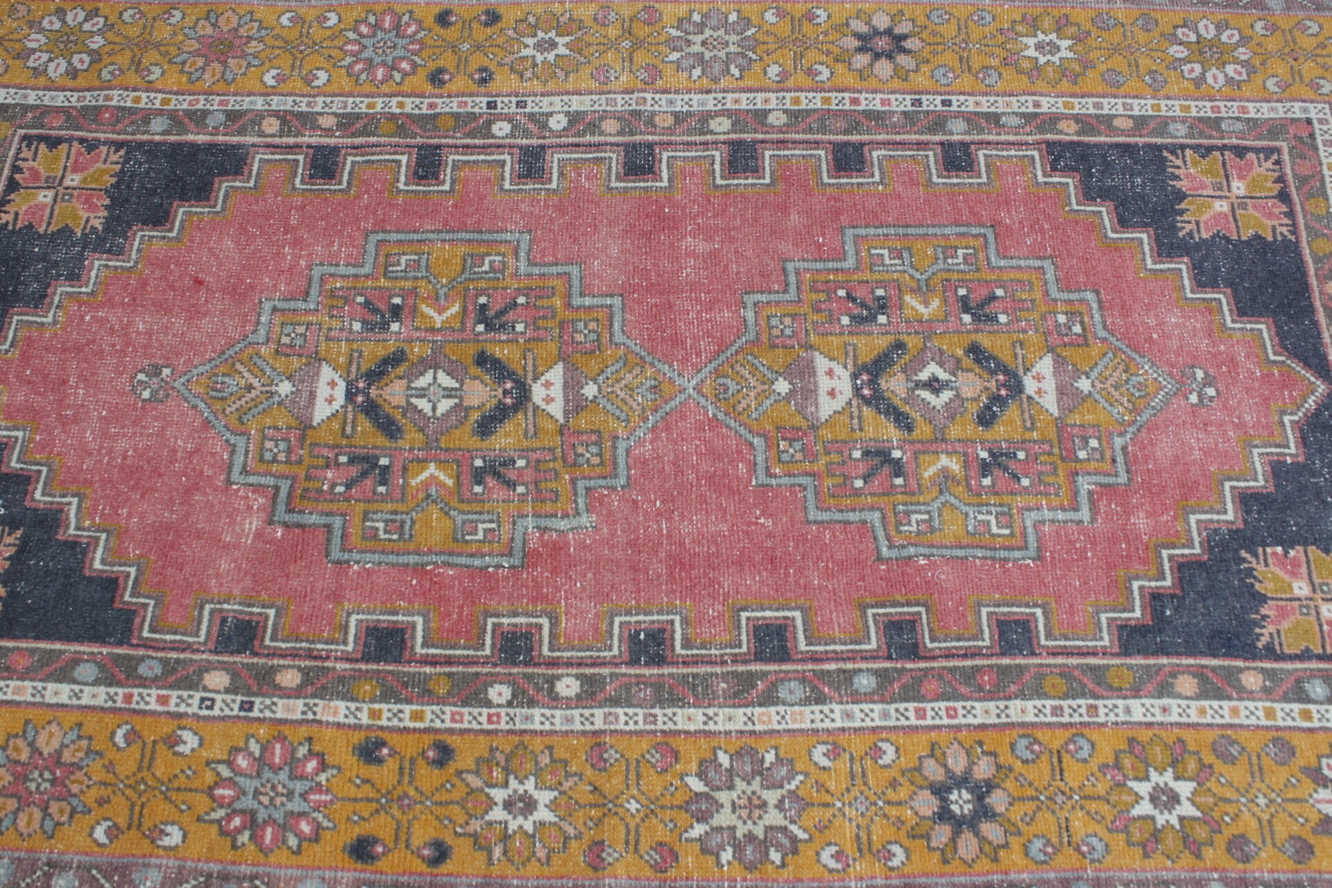 Yün Halı, 3,6x6,3 ft Aksan Halısı, Sevimli Halı, Çocuk Odası Halıları, Giriş Halıları, Türk Halısı, Mutfak Halısı, Vintage Halı, Yatak Odası Halıları, Kırmızı Yer Halısı