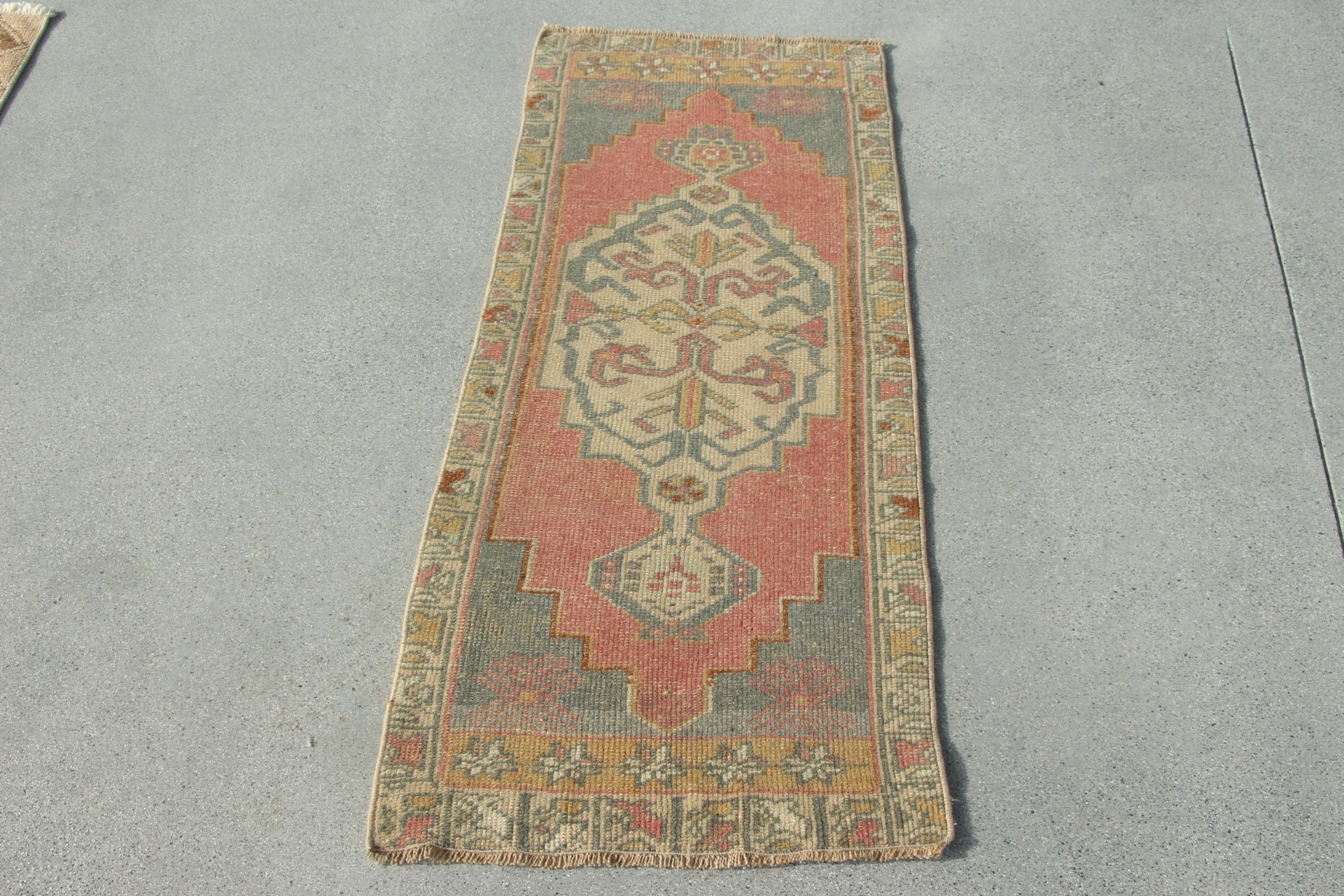 Çocuk Halıları, Yatak Odası Halısı, Türk Halıları, Banyo Halıları, Bej Geometrik Halılar, Mutfak Halıları, Vintage Halılar, 1.6x4.1 ft Küçük Halı, Giriş Halısı