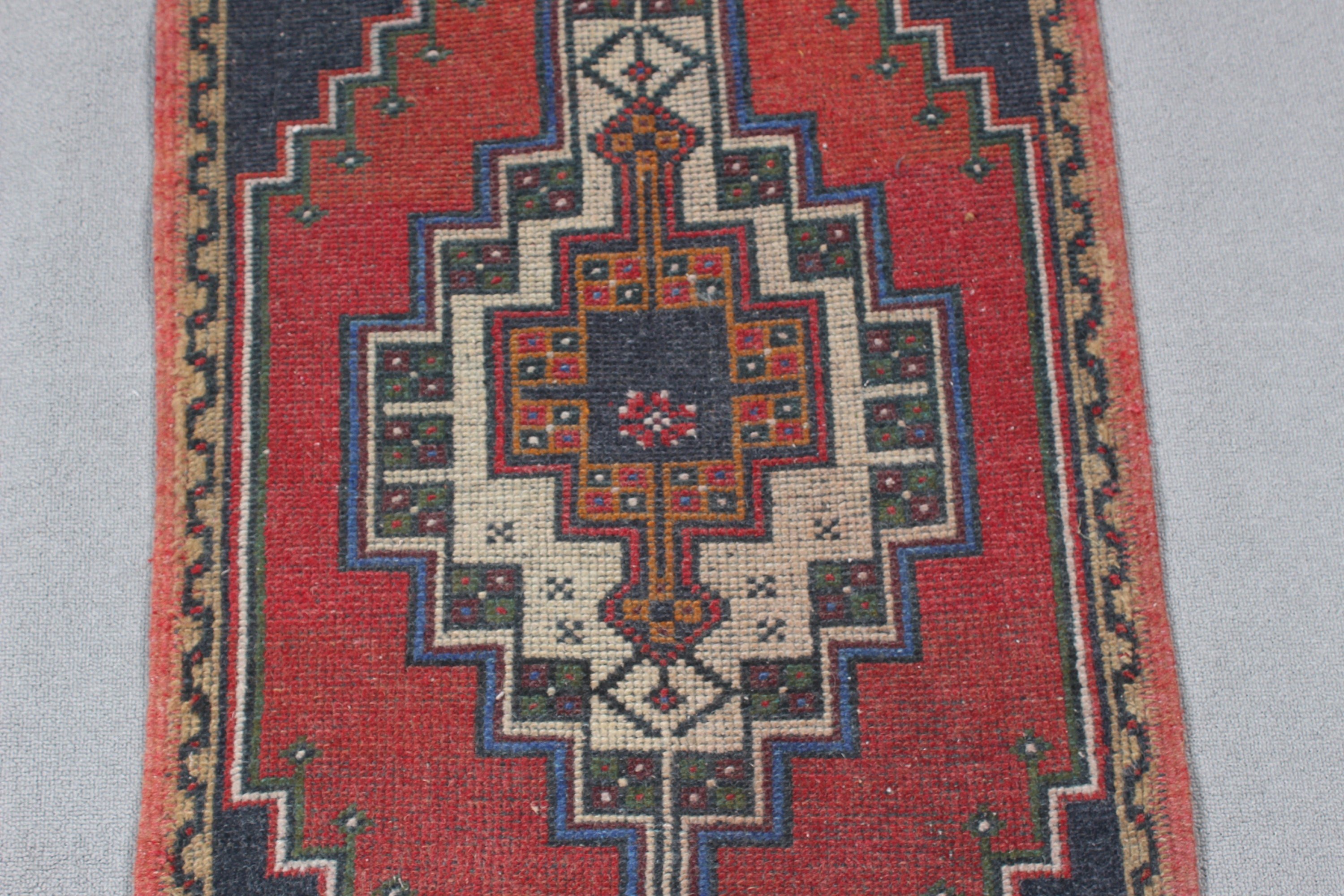 Nötr Halılar, Kırmızı Lüks Halı, Çocuk Odası Halıları, 2x3,8 ft Küçük Halı, Küçük Vintage Halı, Türk Halısı, Vintage Halılar, Boho Halıları, Banyo Halısı