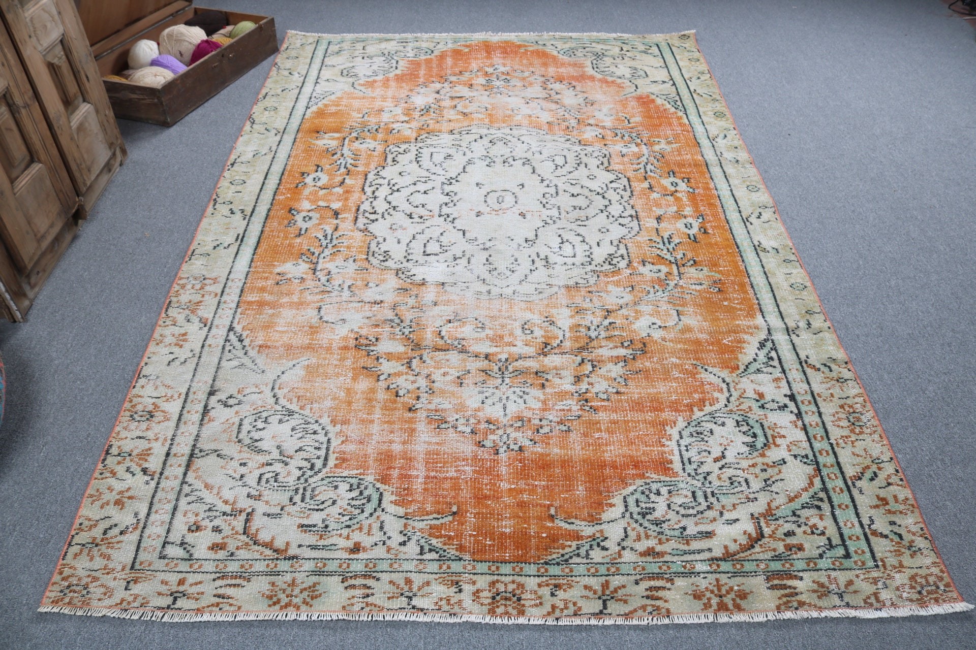 Büyük Vintage Halı, Yatak Odası Halısı, Türk Halısı, 5.6x8.8 ft Büyük Halılar, Antika Halılar, Vintage Halı, Turuncu Anadolu Halıları, Nötr Halılar