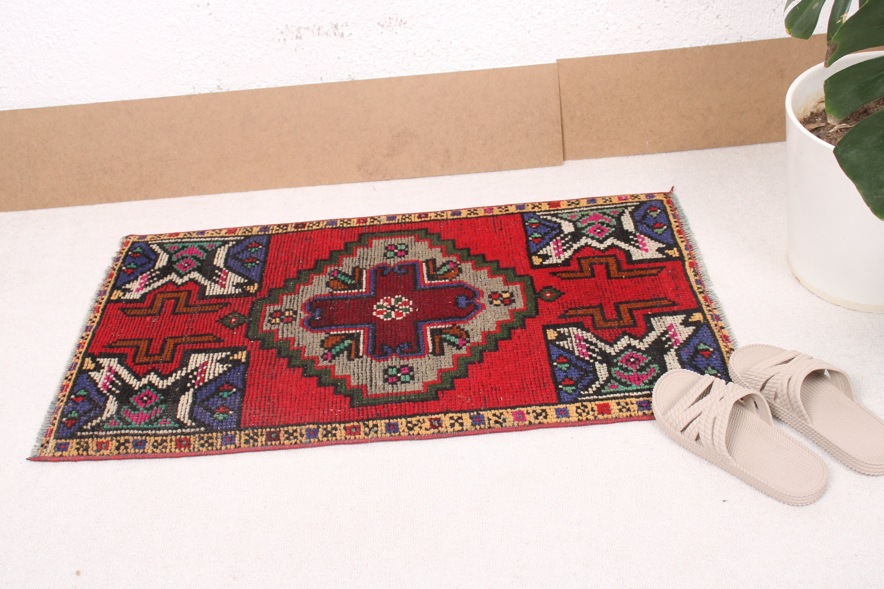 Türk Halısı, Vintage Halılar, Paspas Halısı, Lüks Halı, 1.6x3 ft Küçük Halı, Yatak Odası Halıları, Giriş Halıları, Düz Dokuma Halılar, Kırmızı Yün Halı