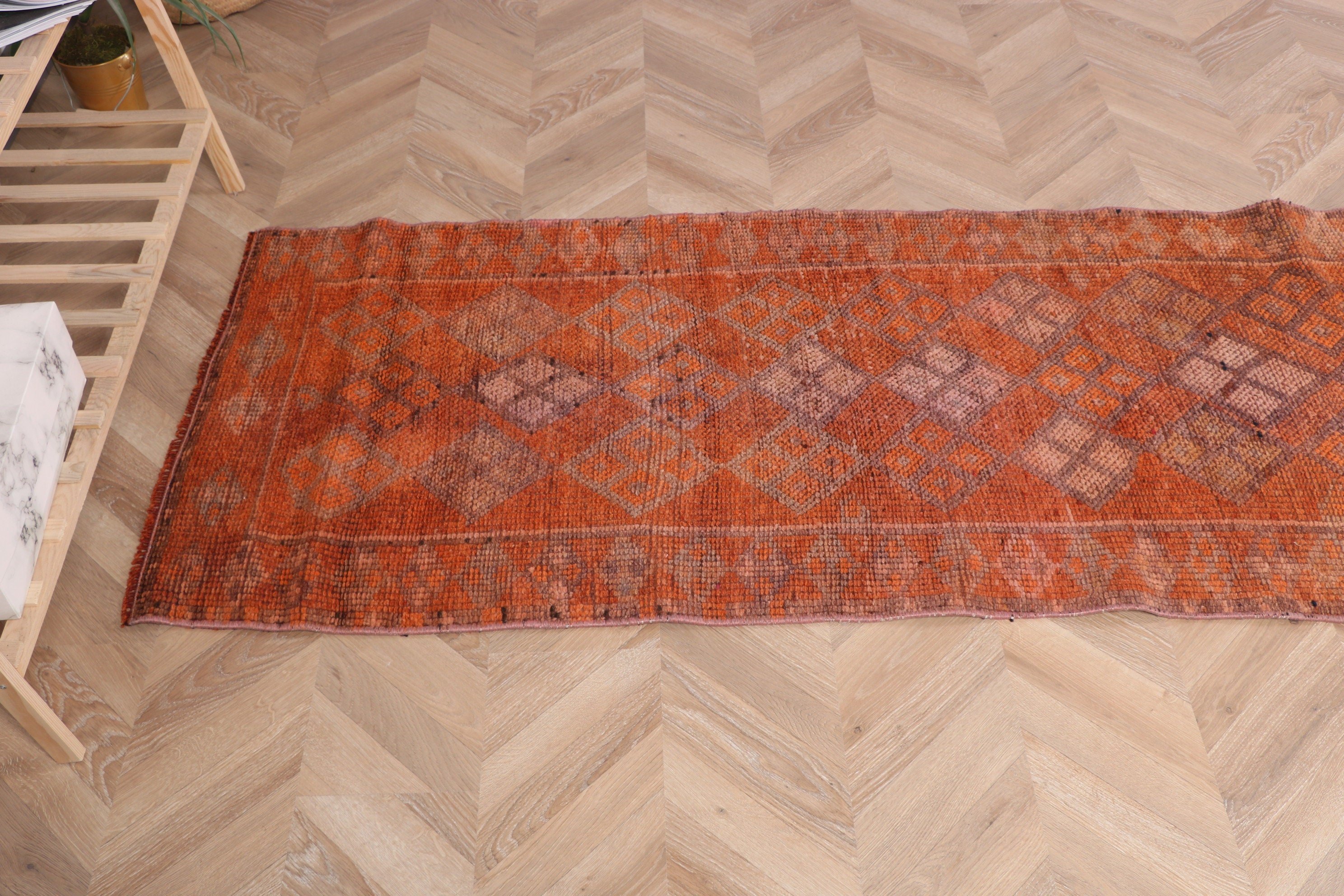 Geometrik Halı, Koridor Halısı, Vintage Halı, Türk Halıları, Lüks Halılar, Beni Ourain Runner Halısı, 2.5x11.3 ft Runner Halıları, Turuncu Yün Halılar