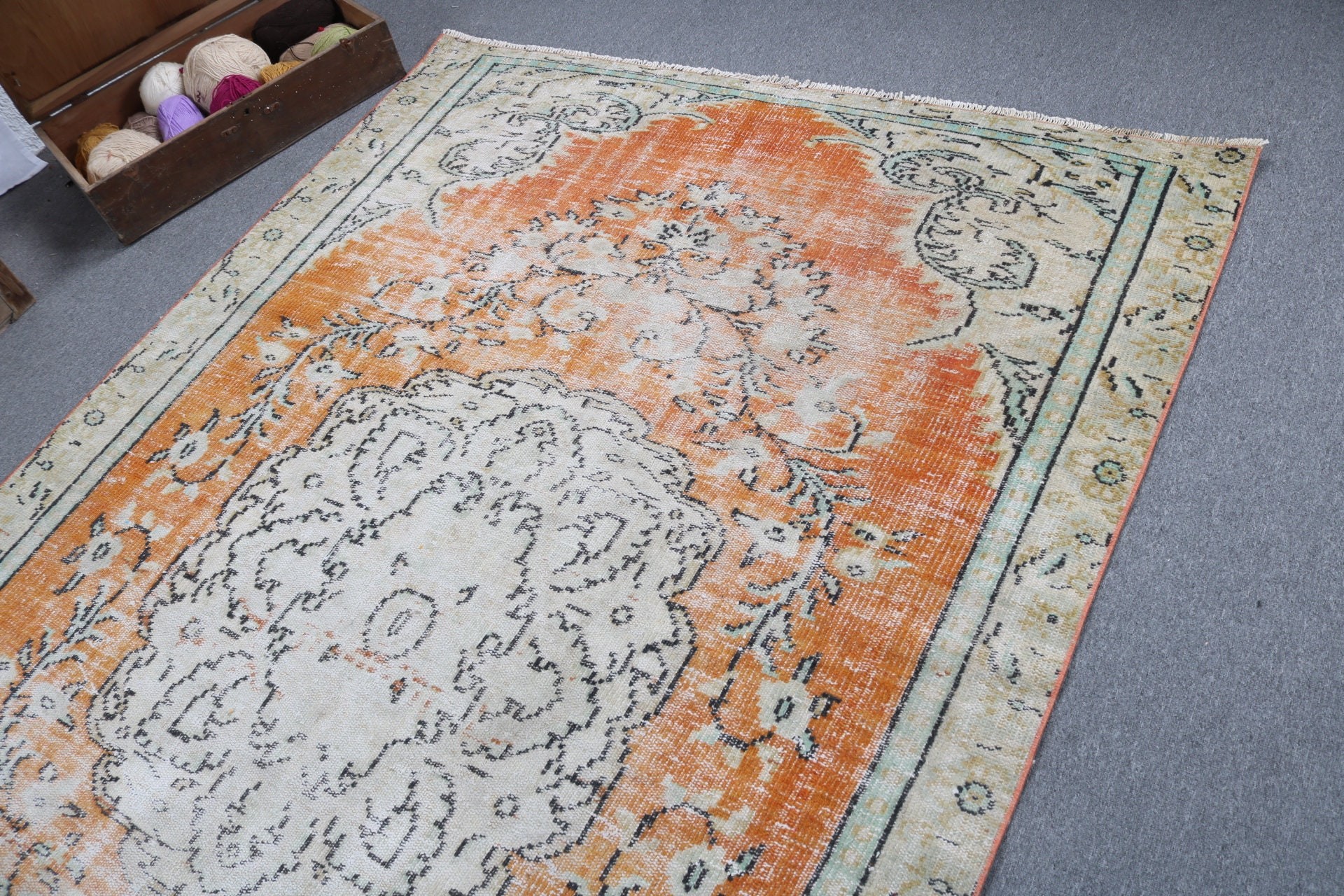 Large Vintage Rug, Bedroom Rug, Turkish Rug, 5.6x8.8 ft Large Rugs, Antique Rugs, Vintage Rug, Orange Anatolian Rugs, Neutral Rugs