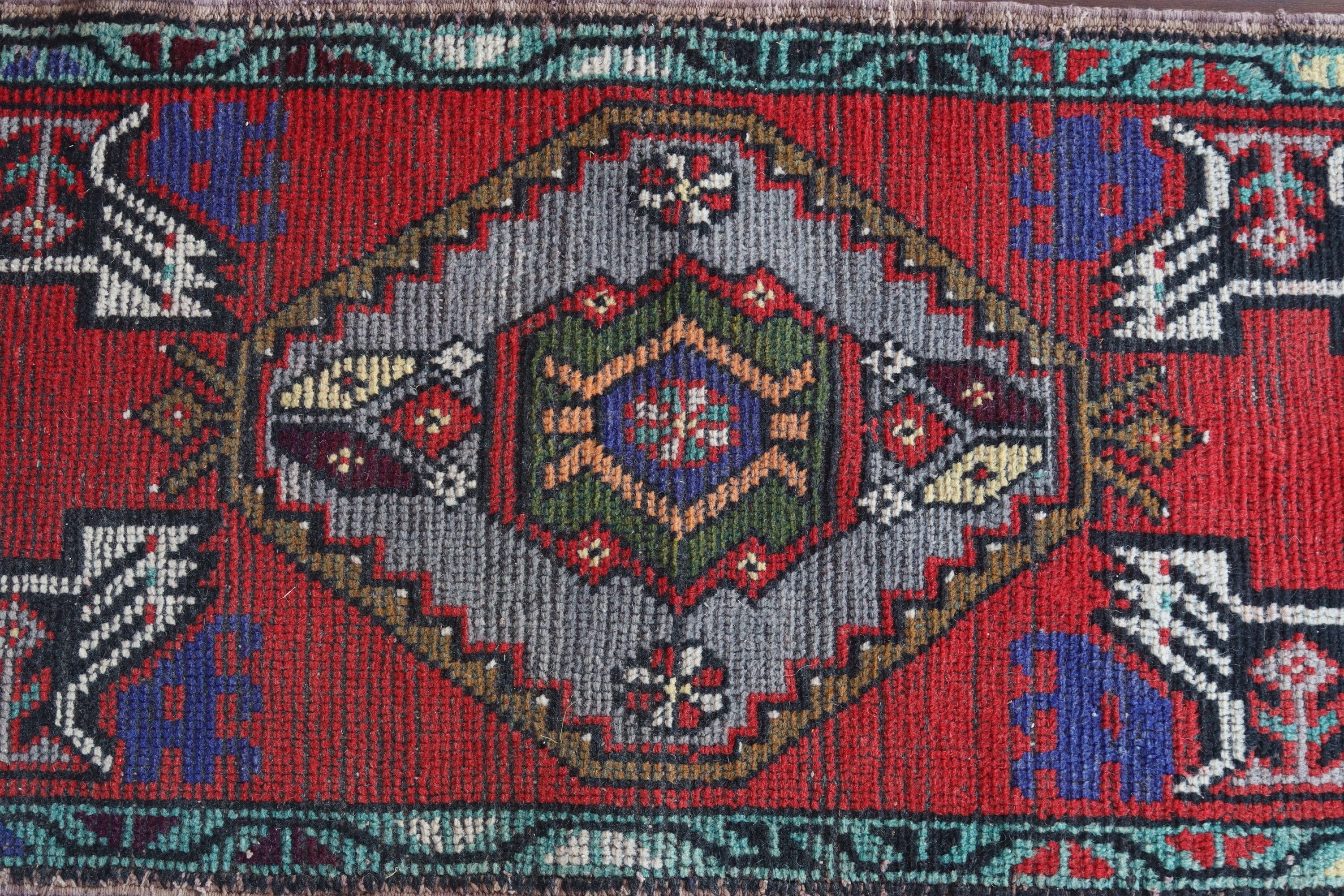 Sanatsal Halı, Vintage Halı, Kırmızı Soğuk Halı, 1.5x3.1 ft Küçük Halı, Türk Halıları, Kapı Paspası Halısı, Küçük Alan Halıları, Bildiri Halısı