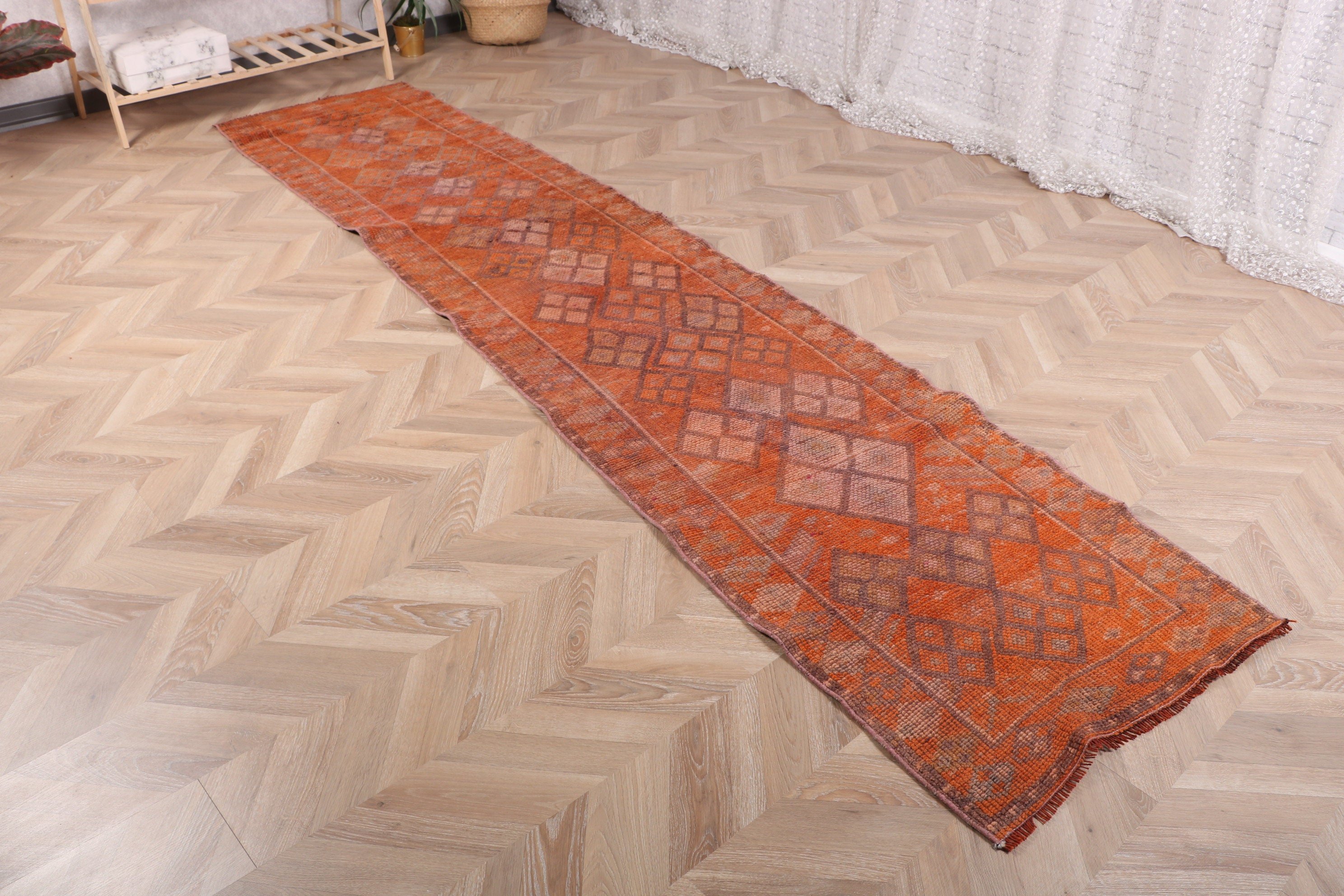 Geometrik Halı, Koridor Halısı, Vintage Halı, Türk Halıları, Lüks Halılar, Beni Ourain Runner Halısı, 2.5x11.3 ft Runner Halıları, Turuncu Yün Halılar