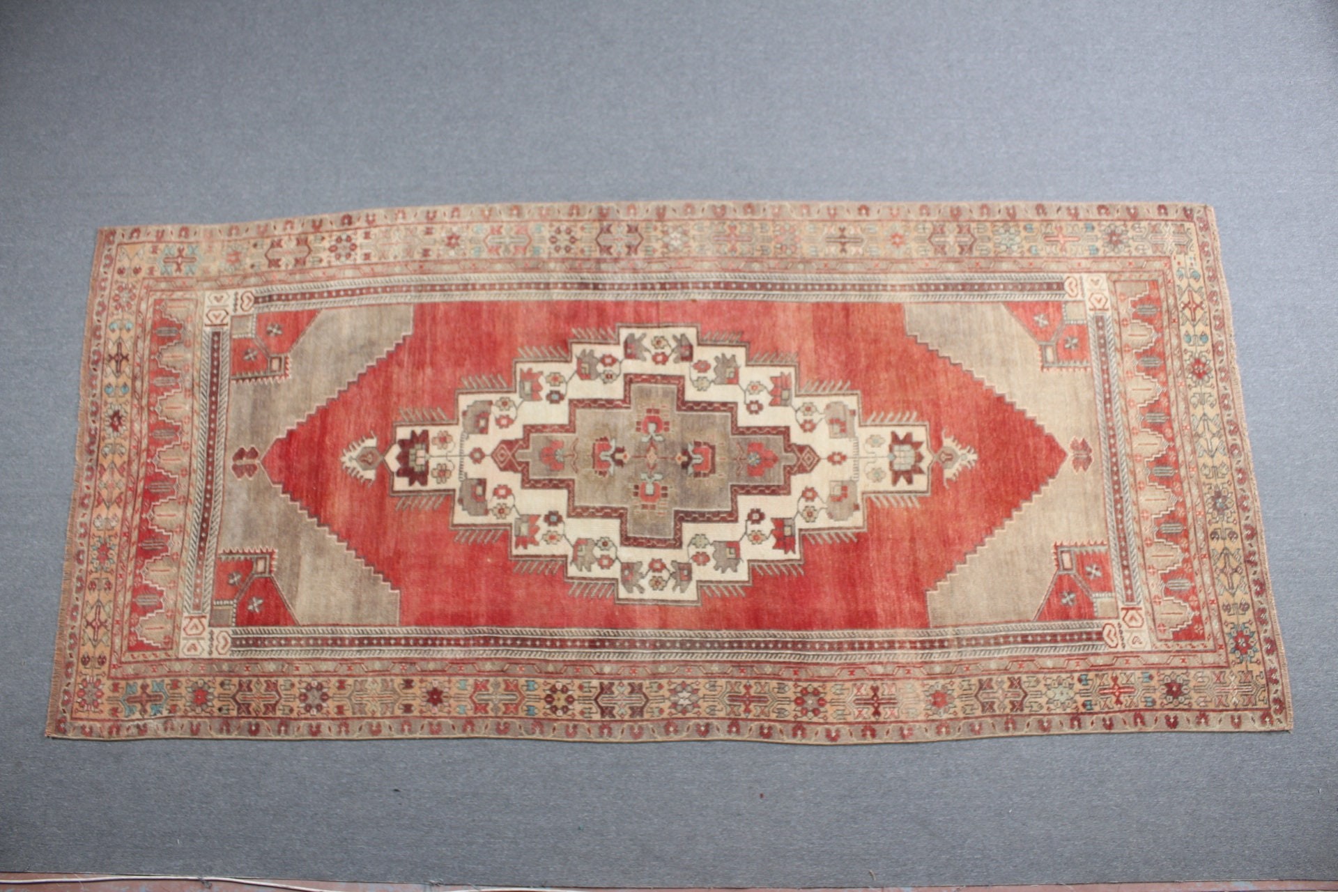 Göçebe Halı, Vintage Halı, Etnik Halı, Yatak Odası Halısı, Yatak Odası Halıları, Türk Halısı, Kırmızı Soğuk Halı, Salon Halıları, Yer Halısı, 5x10,9 ft Büyük Halı