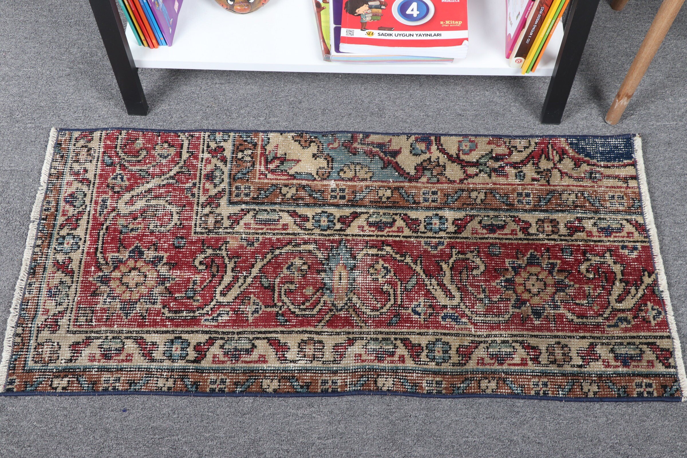 Çocuk Odası Halıları, Vintage Halı, 1,5x3,1 ft Küçük Halılar, Çocuk Halısı, Anadolu Halısı, Türk Halısı, Kırmızı Fas Halıları, Havalı Halılar, Kapı Paspası Halısı