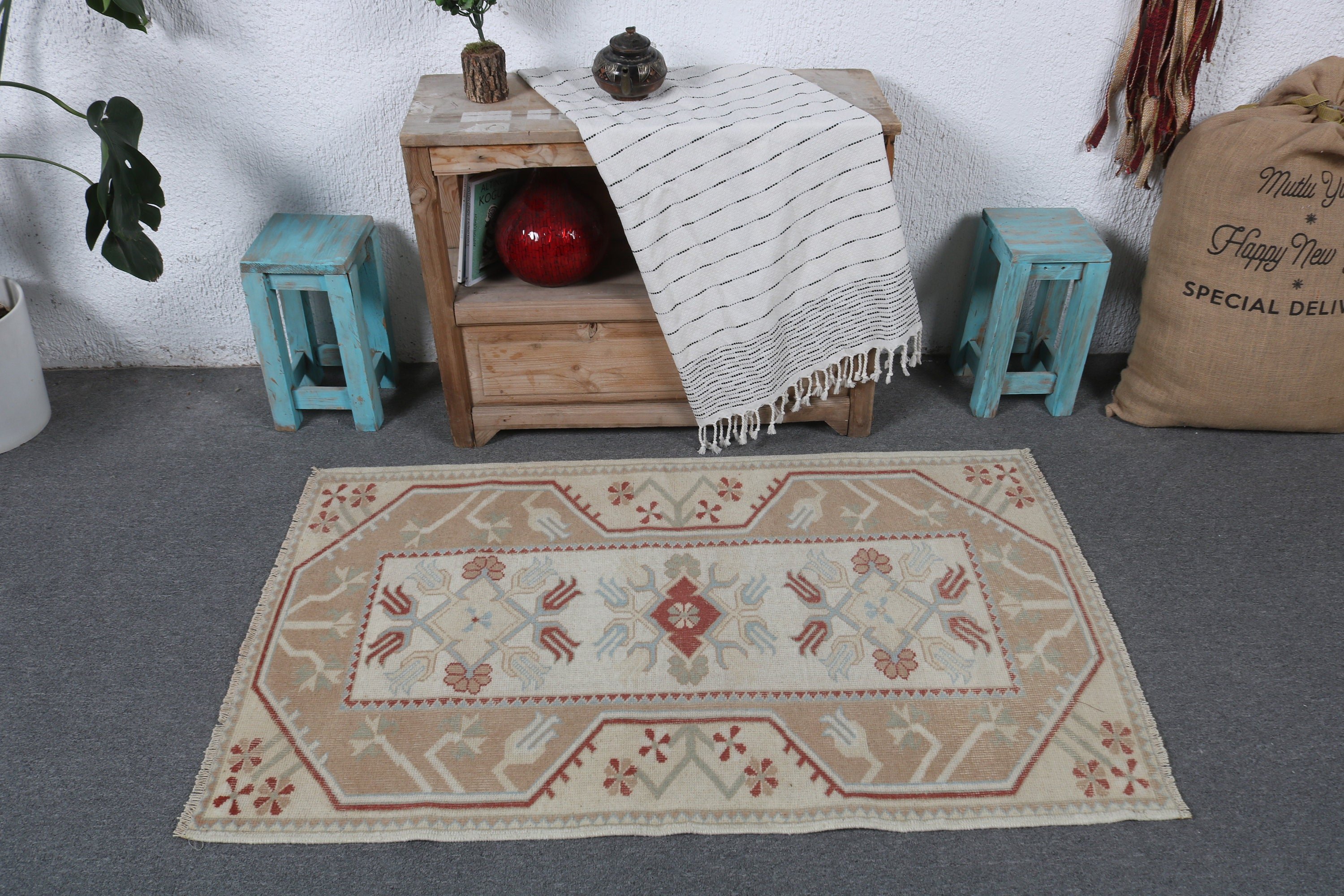 El Dokuma Halı, 2.6x4.4 ft Küçük Halılar, Banyo Halısı, Oryantal Halı, Çocuk Halıları, Bej Geometrik Halılar, Türk Halıları, Boho Halıları, Vintage Halılar