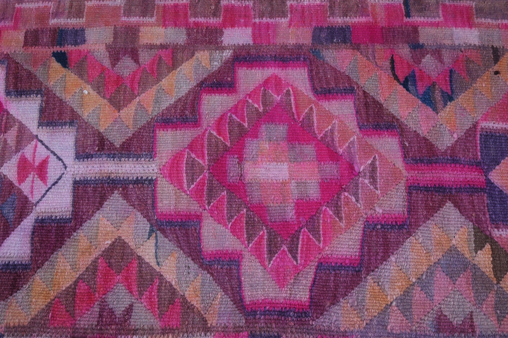 Koridor Halıları, Pembe İfade Halıları, Anadolu Halısı, Uzun Yolluk Halısı, 3.1x9.1 ft Yolluk Halıları, Antika Halılar, Türk Halıları, Vintage Halılar