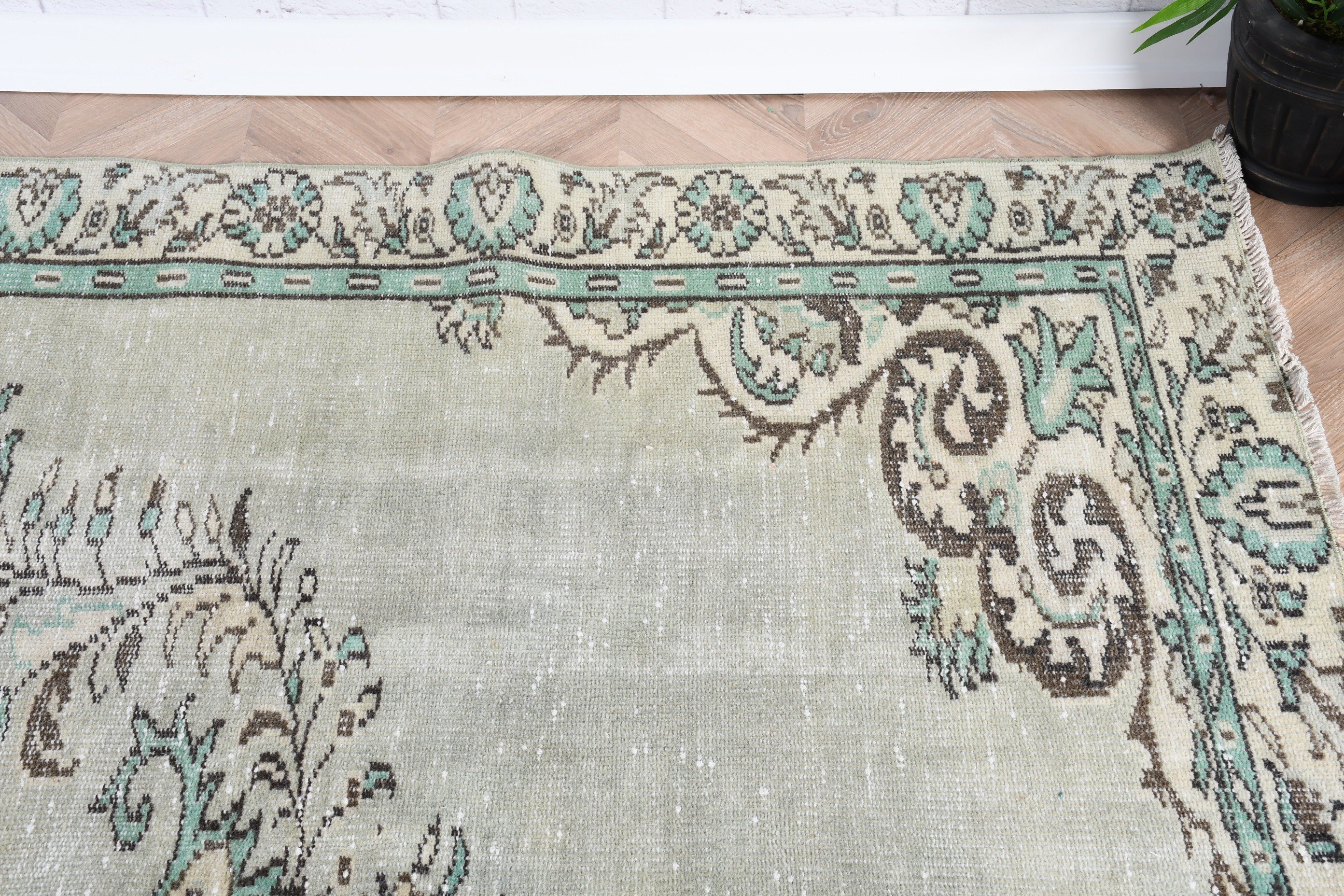 Turkish Rug, Vintage Rug, Oriental Rug, 5.5x9 ft Large Rug, Bedroom Rug, Boho Rug, Green Floor Rugs, Statement Rug, Dining Room Rug