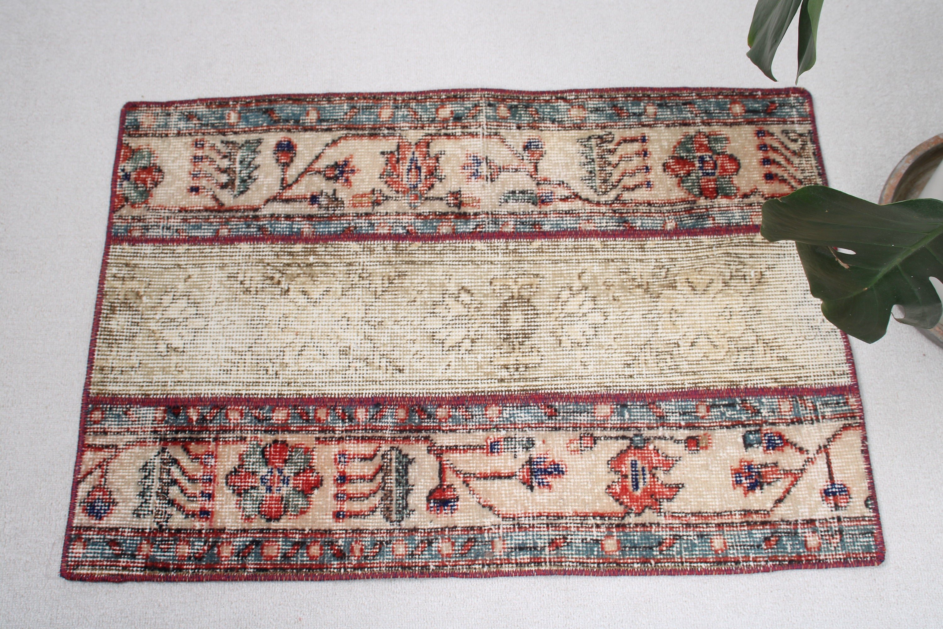 Yün Halılar, Bildiri Halısı, Mutfak Halıları, Küçük Vintage Halı, 2,1x3 ft Küçük Halı, Türk Halıları, Bej Zemin Halısı, Vintage Halılar, Egzotik Halılar