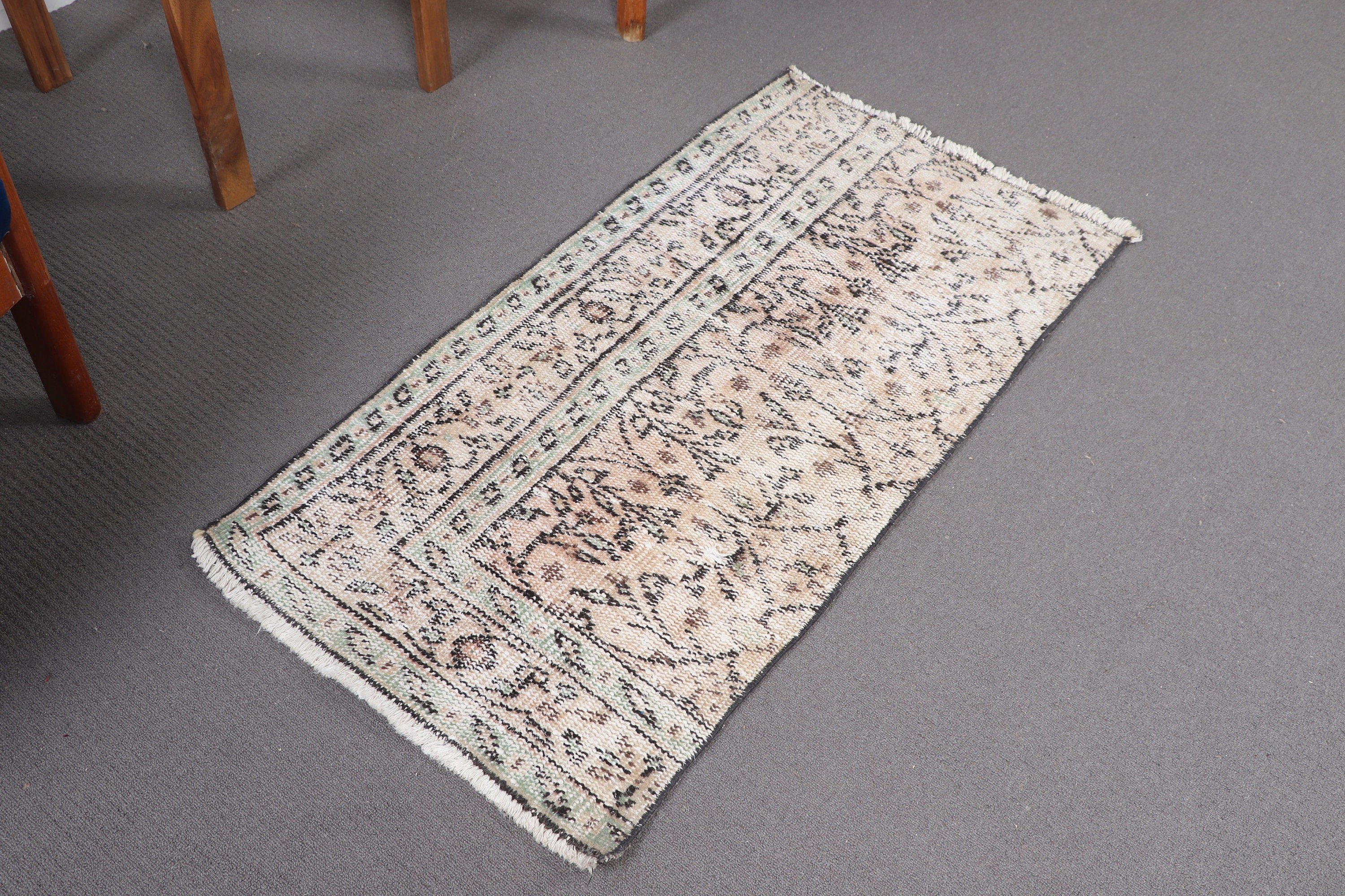 1.9x3.8 ft Küçük Halı, Soğuk Halı, Türk Halısı, Bej Düz Dokuma Halı, Giriş Kilimleri, Küçük Boho Halıları, Oushak Halıları, Araba Paspas Halısı, Vintage Halılar