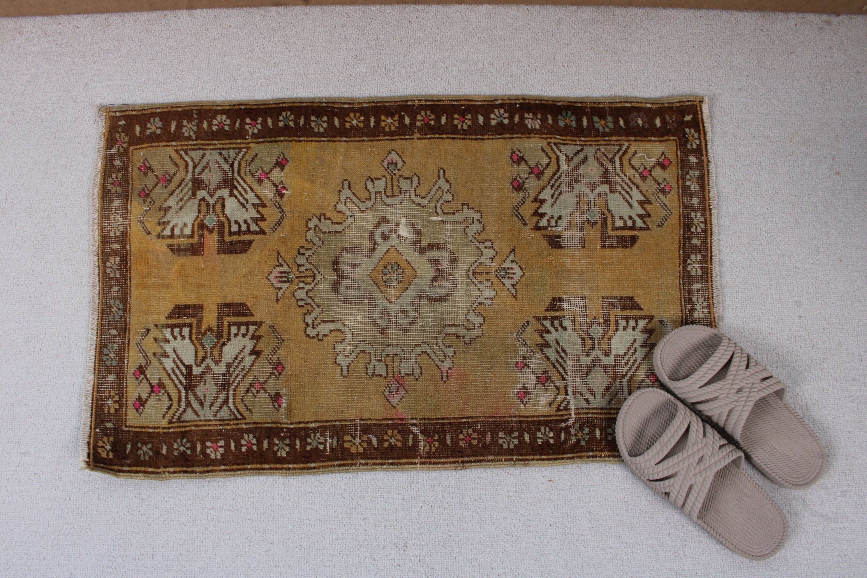 Türk Halıları, Mutfak Halıları, Kahverengi 1.5x2.5 ft Küçük Halı, Sanatsal Halılar, Yün Halılar, Bildiri Halısı, Kapı Paspas Halıları, Vintage Halı