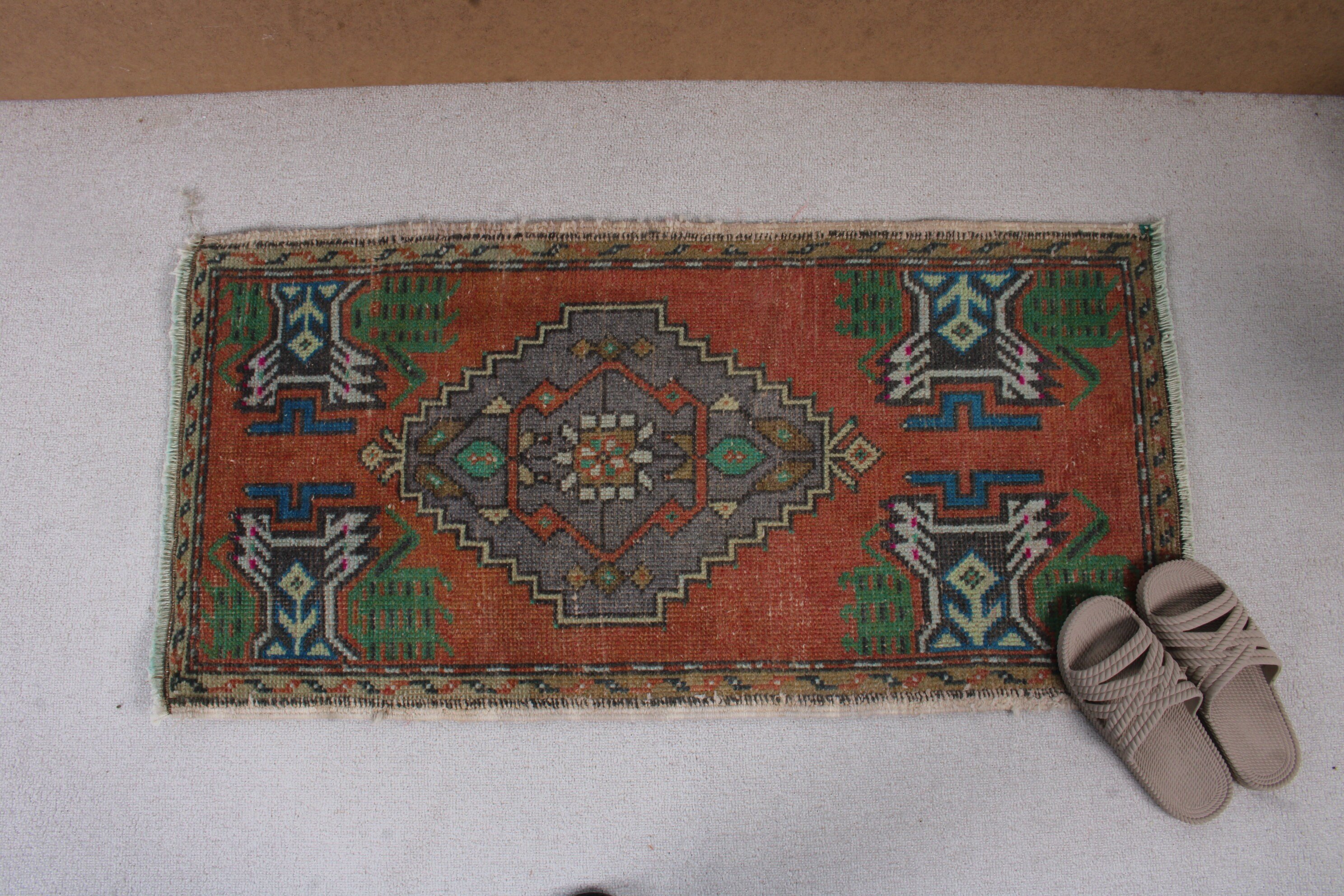 Vintage Halı, Fas Halısı, Küçük Boho Halısı, Yatak Odası Halıları, 1.5x3.3 ft Küçük Halı, Türk Halısı, Anadolu Halıları, Kırmızı Anadolu Halıları, Modern Halılar