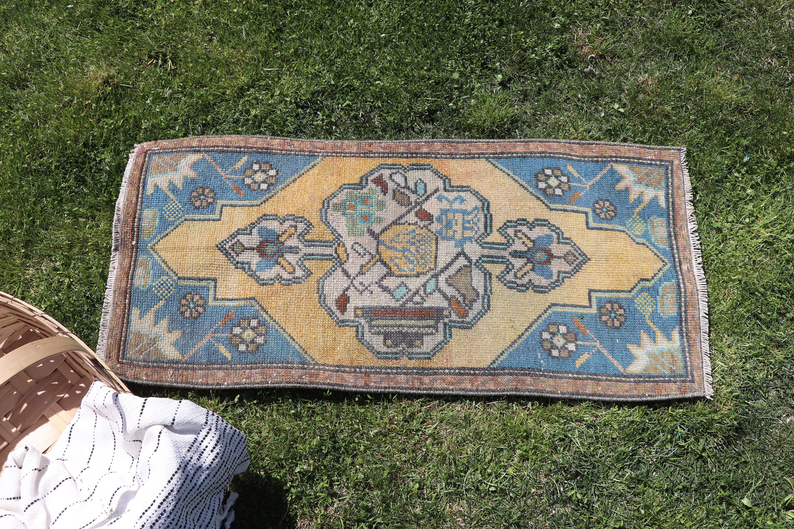 Vintage Halı, 1.5x3 ft Küçük Halılar, Oushak Halı, Sarı El Dokuma Halı, Türk Halısı, Sanatsal Halılar, Geometrik Halılar, Küçük Boho Halı, Banyo Halısı