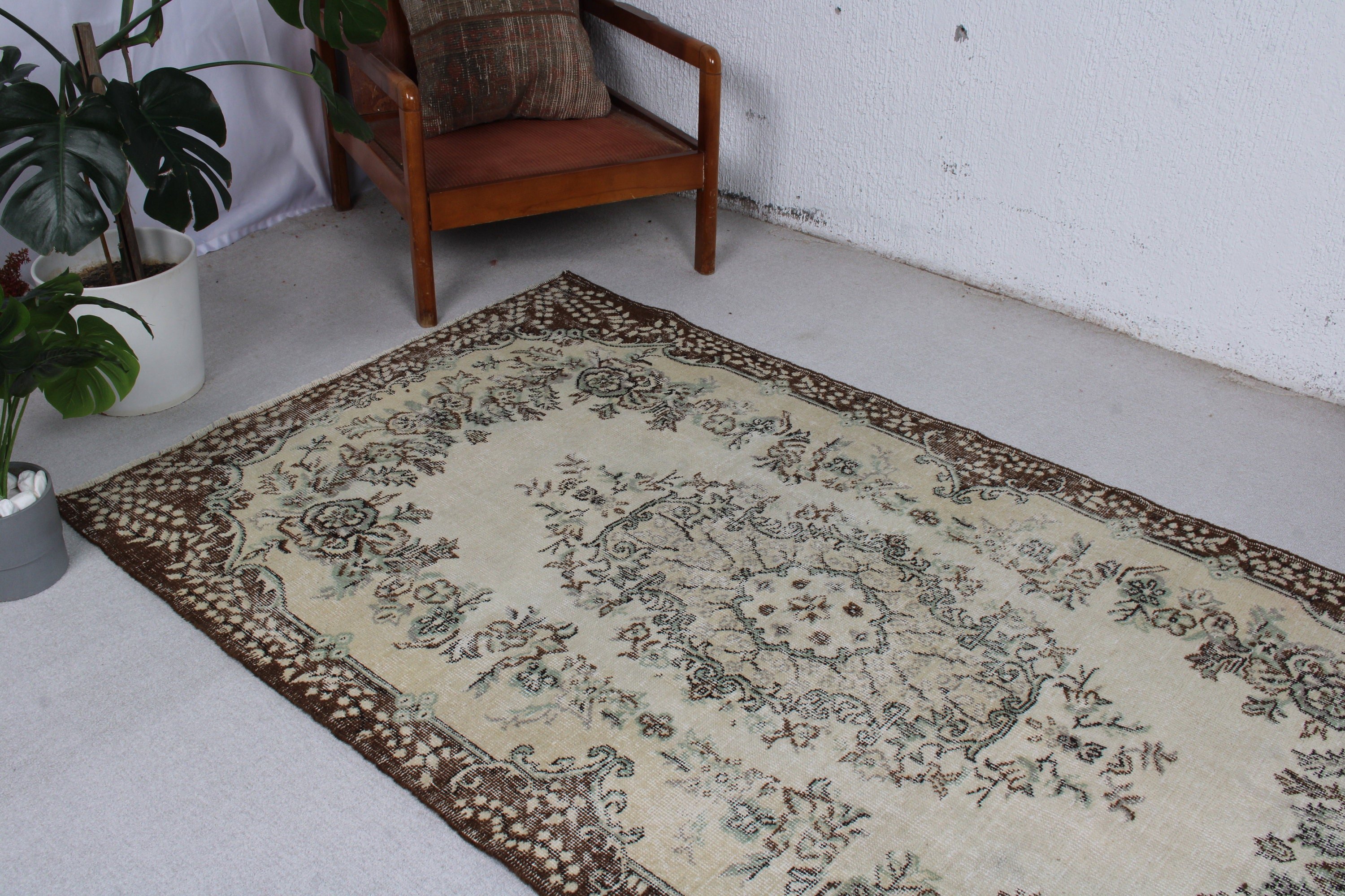 Anadolu Halısı, Vintage Halılar, 4x6,9 ft Alan Halısı, Açıklama Halıları, Oushak Bölge Halısı, Oturma Odası Halıları, Türk Halısı, Bej Oryantal Halı