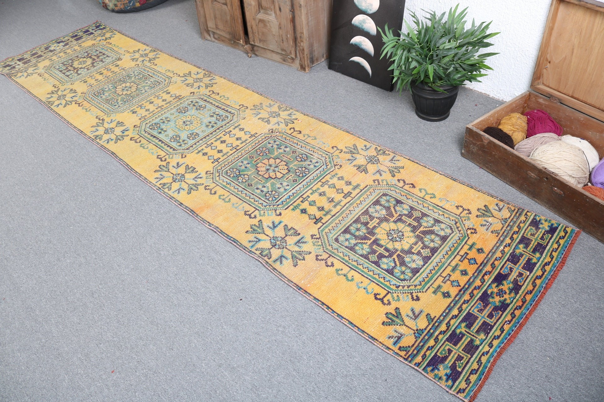 Cool Halı, 2.6x11.1 ft Runner Halıları, Türk Halıları, Uzun Runner Halıları, Beni Ourain Runner Halısı, Vintage Halılar, Sarı Antika Halı, Oushak Halı