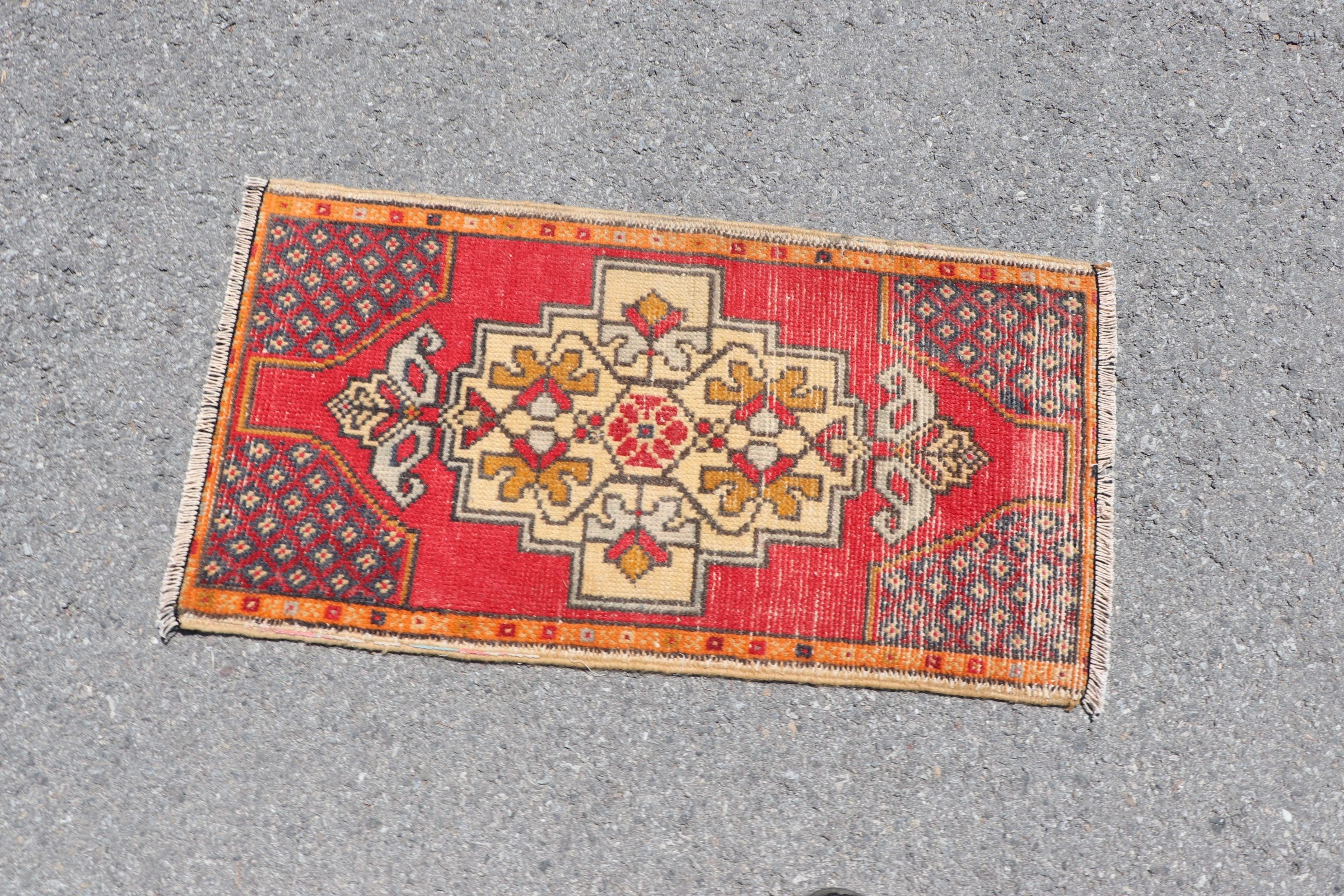 Giriş Halısı, Kırmızı Antika Halı, Çocuk Odası Halıları, Banyo Halısı, Antika Halı, Anadolu Halısı, Türk Halısı, Vintage Halı, 1.5x2.9 ft Küçük Halı