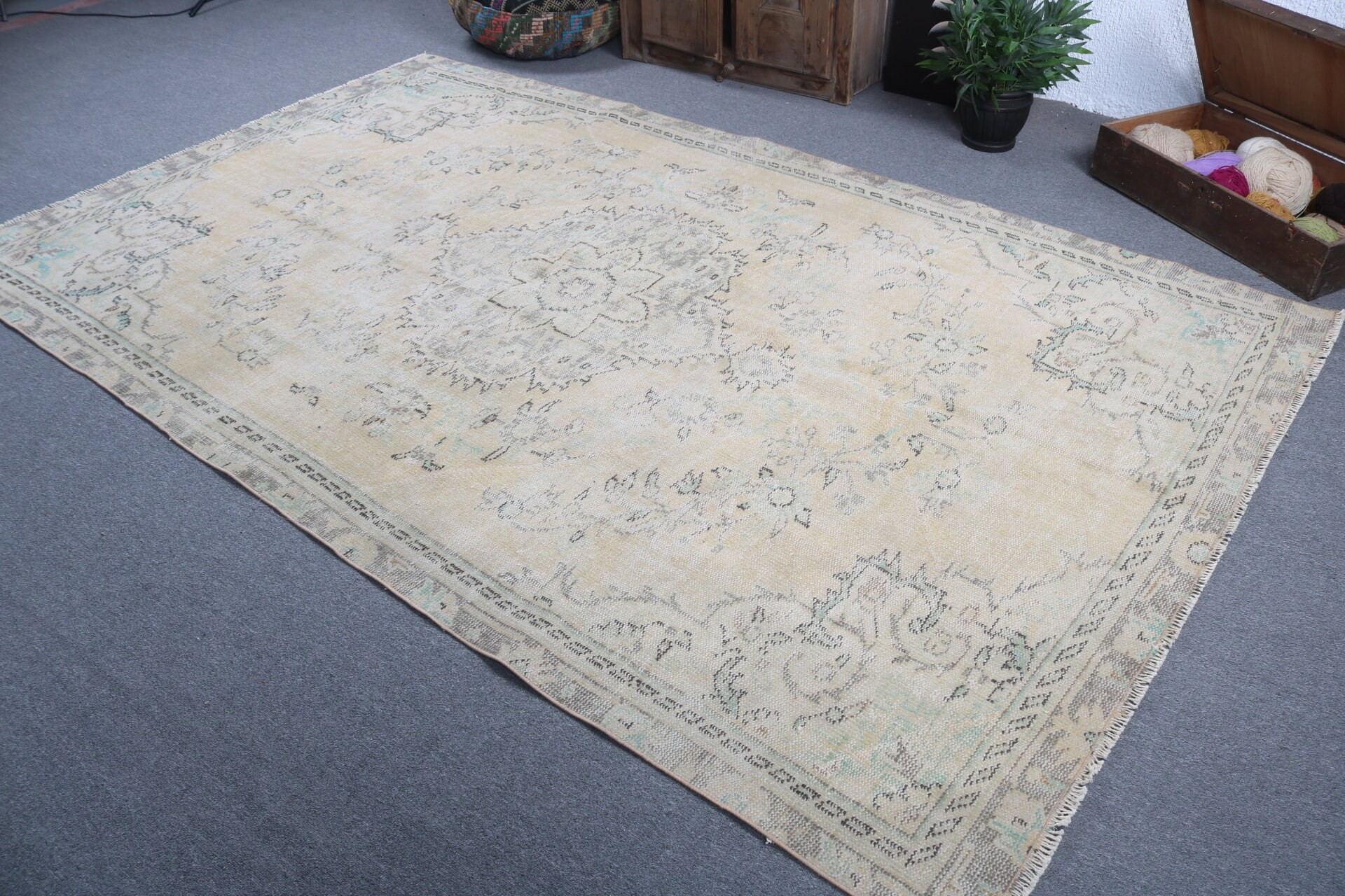 Oturma Odası Halısı, Vintage Halılar, El Dokuma Halılar, Sarı Nötr Halılar, 5.9x9.9 ft Büyük Halılar, Türk Halısı, Büyük Oushak Halıları, Antika Halı