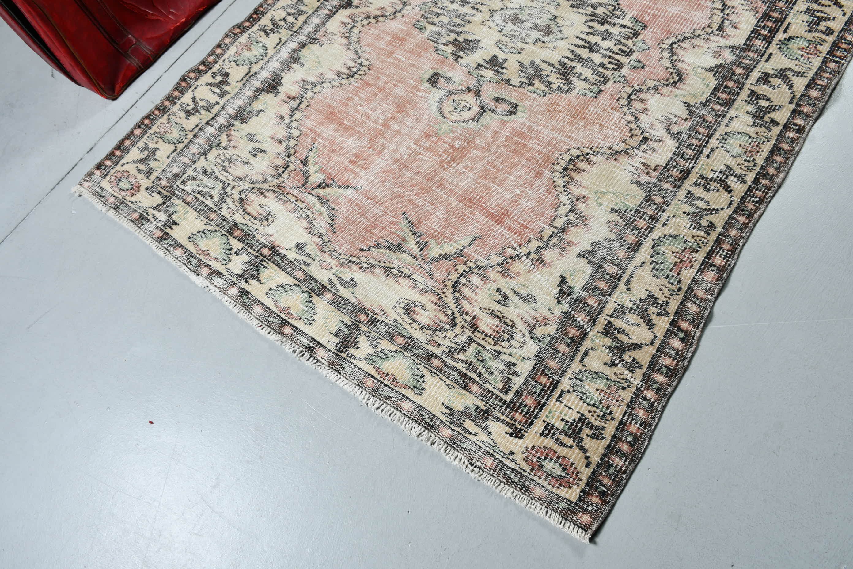 Çocuk Odası Halısı, 4.8x6.3 ft Alan Halısı, Yemek Odası Halıları, Türk Halısı, Pembe Yer Halısı, Vintage Halı, Yün Halılar, Ev Dekor Halıları, İç Mekan Halısı