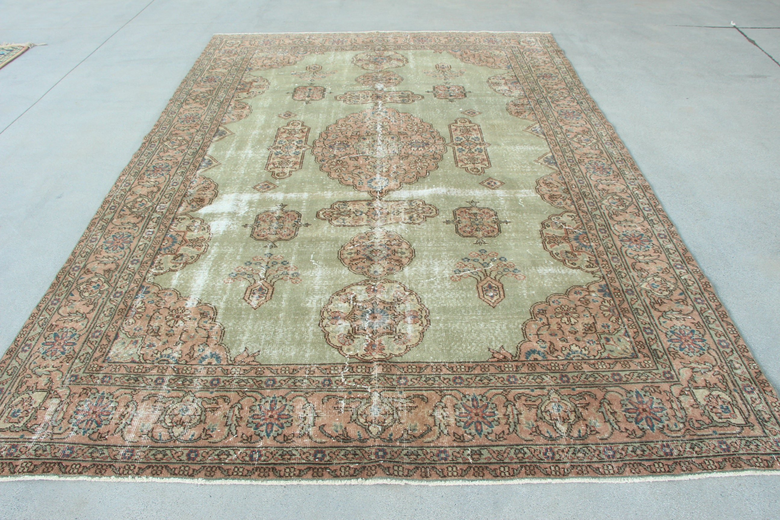 Oversize Vintage Rug, 7.3x10.7 ft Oversize Rugs, Oriental Rug, Green Neutral Rugs, Salon Rug, Turkish Rug, Luxury Rug, Vintage Rugs