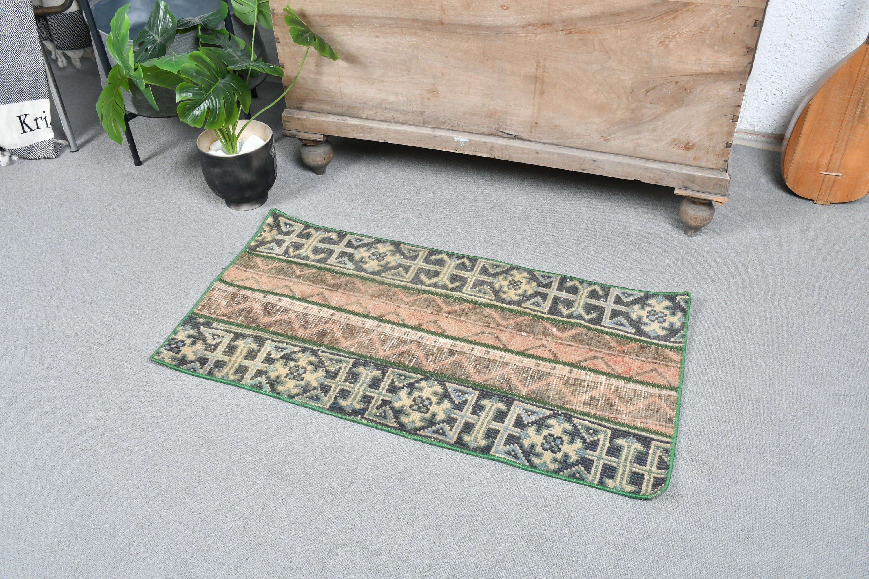 Green  1.6x3.1 ft Small Rugs, Turkish Rugs, Moroccan Rug, Anatolian Rug, Door Mat Rug, Vintage Rug, Old Rug, Kitchen Rug