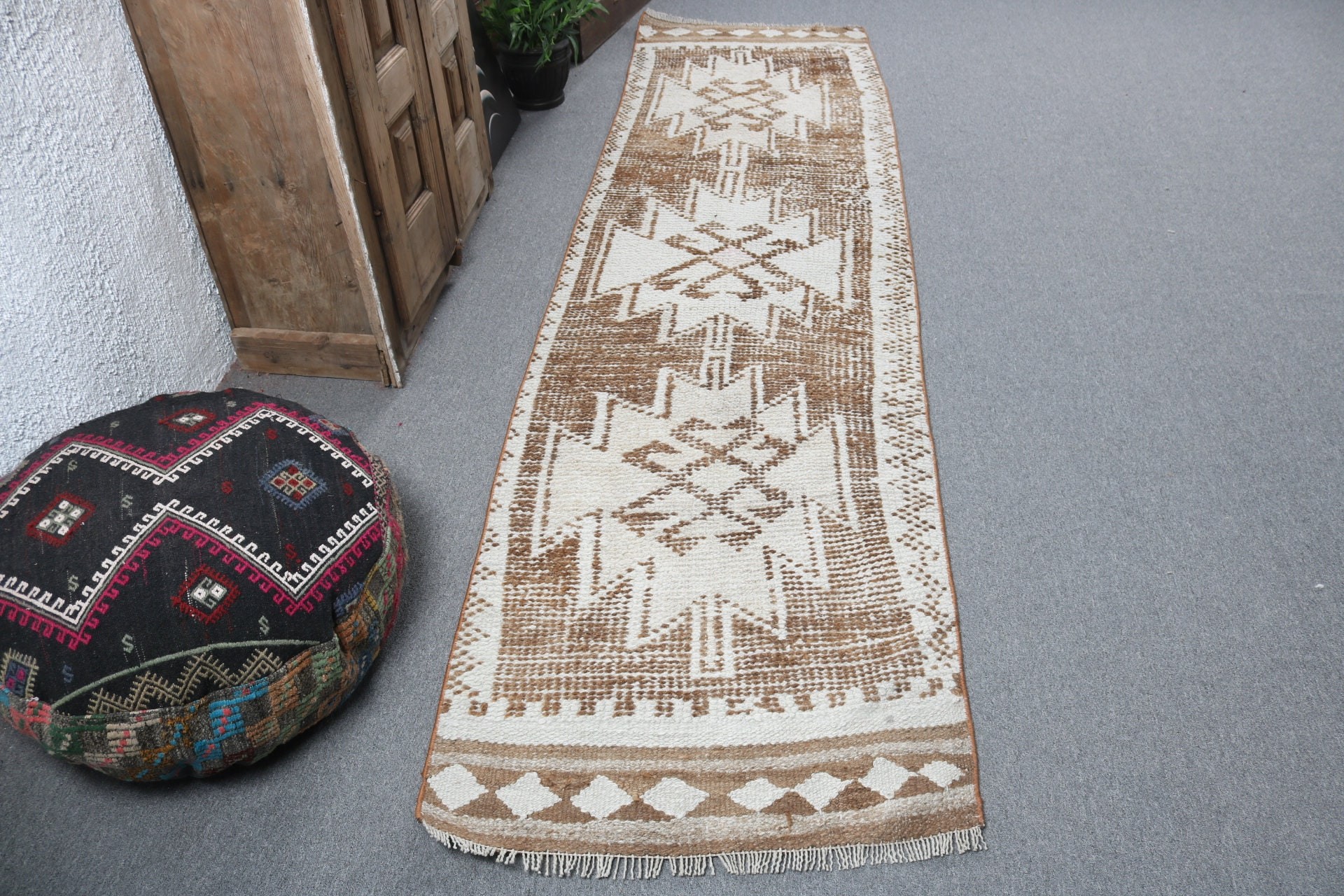 2.6x10.1 ft Runner Halıları, Egzotik Halı, Vintage Halı, Türk Halıları, Vintage Runner Halıları, Kahverengi Oushak Halısı, Mutfak Halıları, Oushak Halısı, Harika Halılar