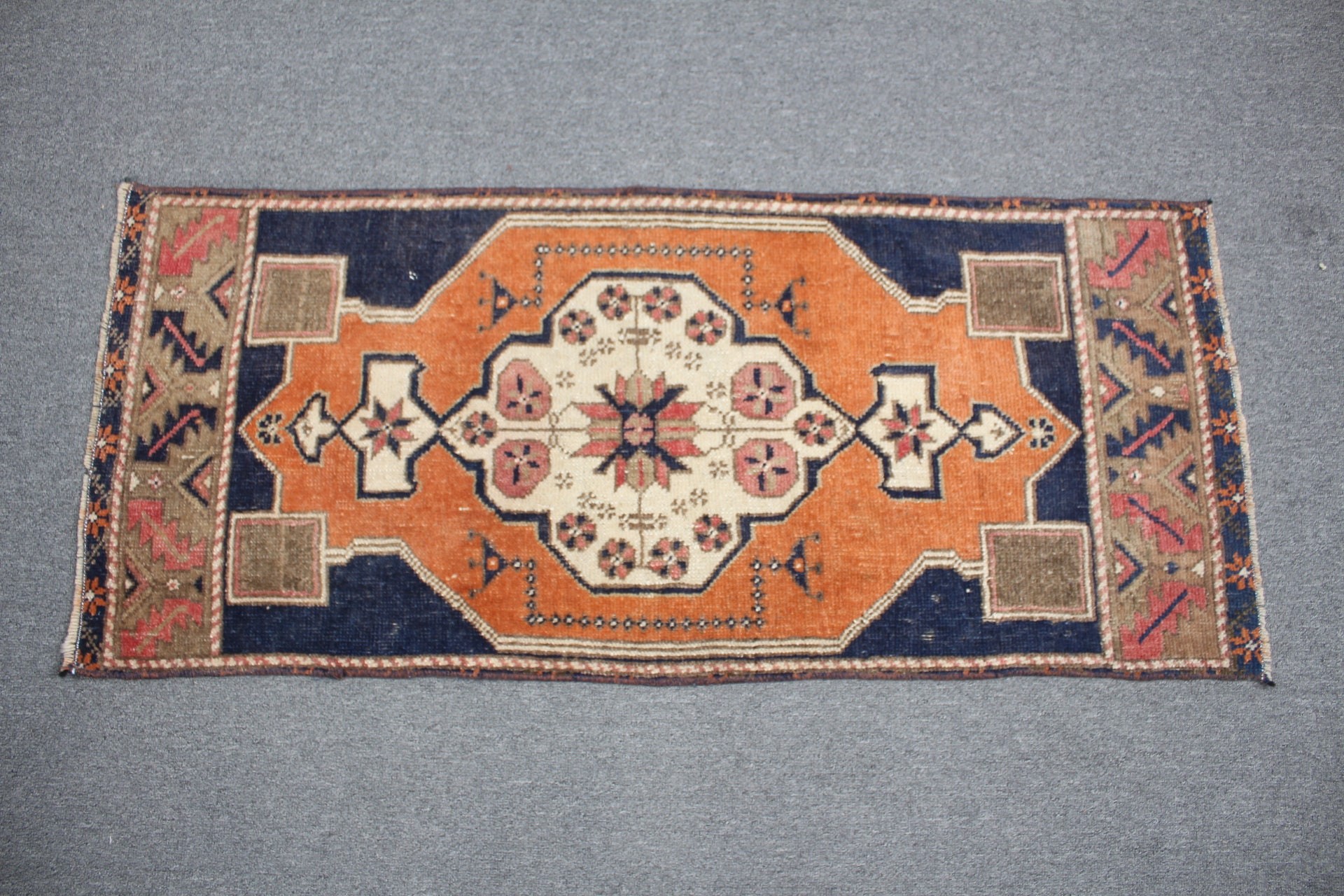 Turuncu Antika Halılar, 1.6x3.7 ft Küçük Halı, Oushak Halı, Türk Halıları, Çocuk Halıları, Anadolu Halıları, Vintage Halı, Boho Halı, Duvara Asılı Halı