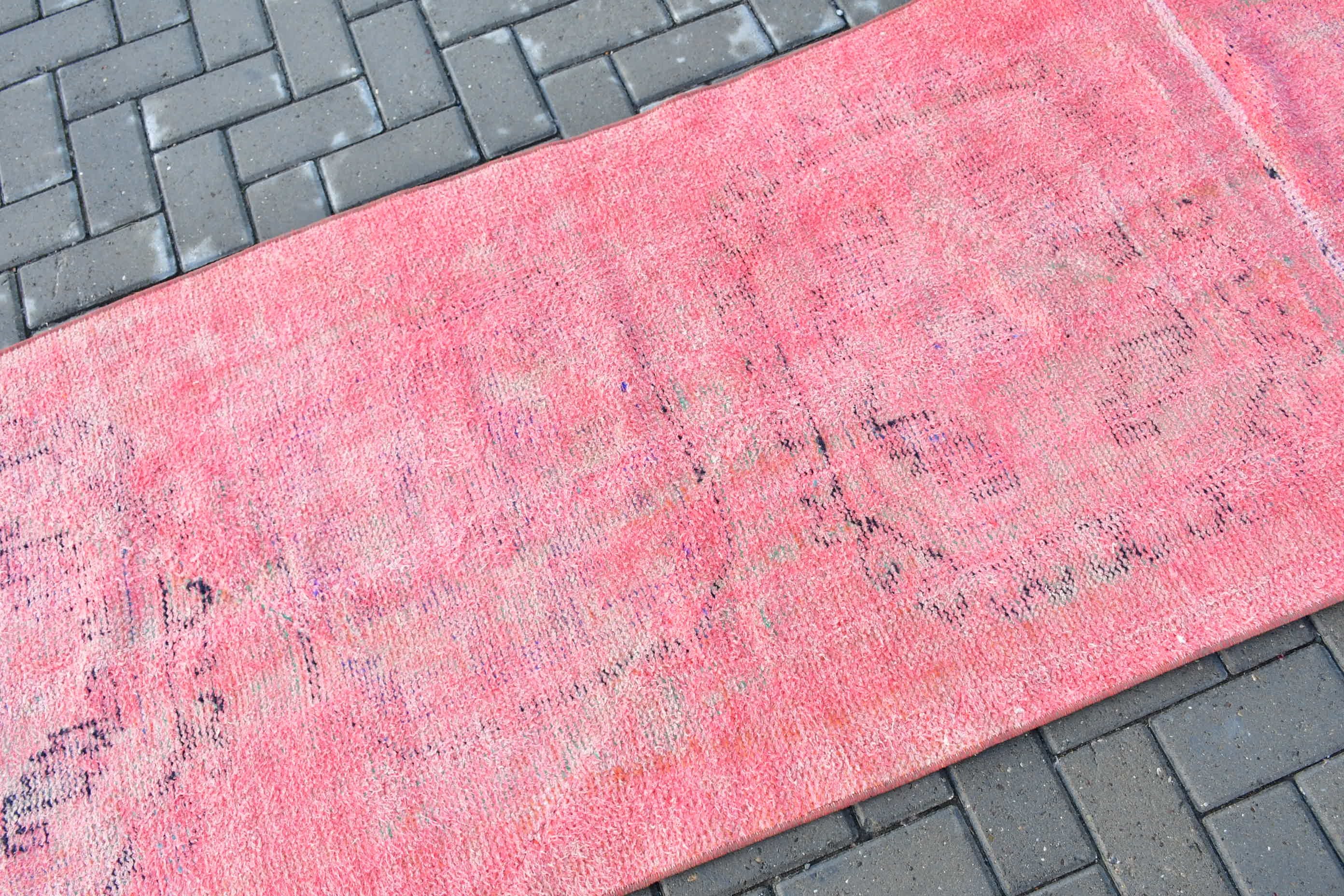 Eski Halı, Pembe Soğuk Halı, Anadolu Halısı, Türk Halısı, 2,8x8 ft Yolluk Halıları, Vintage Halı, Merdiven Halıları, Koridor Halısı, Fas Halısı, Yer Halısı