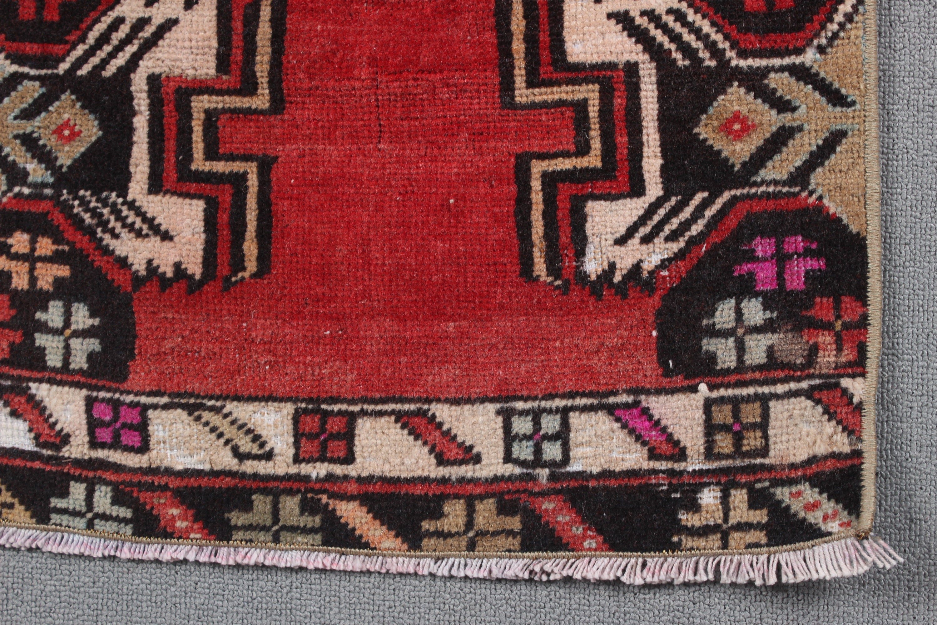 Pembe Anadolu Halıları, 1.4x3.2 ft Küçük Halı, Kapı Paspas Halıları, Düz Dokuma Halılar, Küçük Boho Halı, Oushak Halıları, Türk Halısı, Vintage Halılar