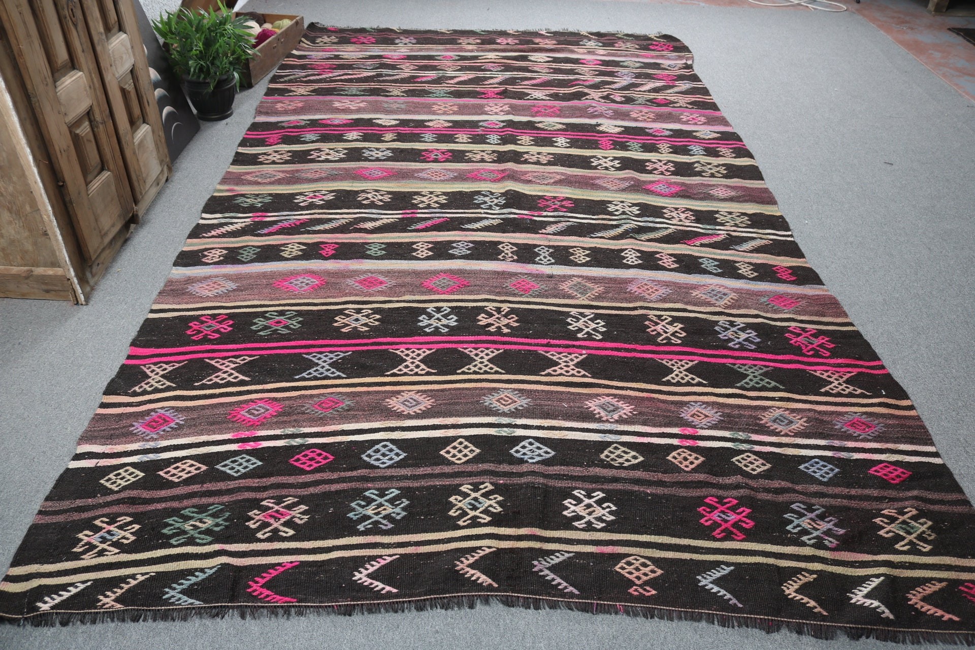 6.9x12.3 ft Oversize Rugs, Vintage Rug, Kilim, Turkish Rug, Neutral Rugs, Home Decor Rugs, Black Bedroom Rug, Dining Room Rugs, Salon Rugs