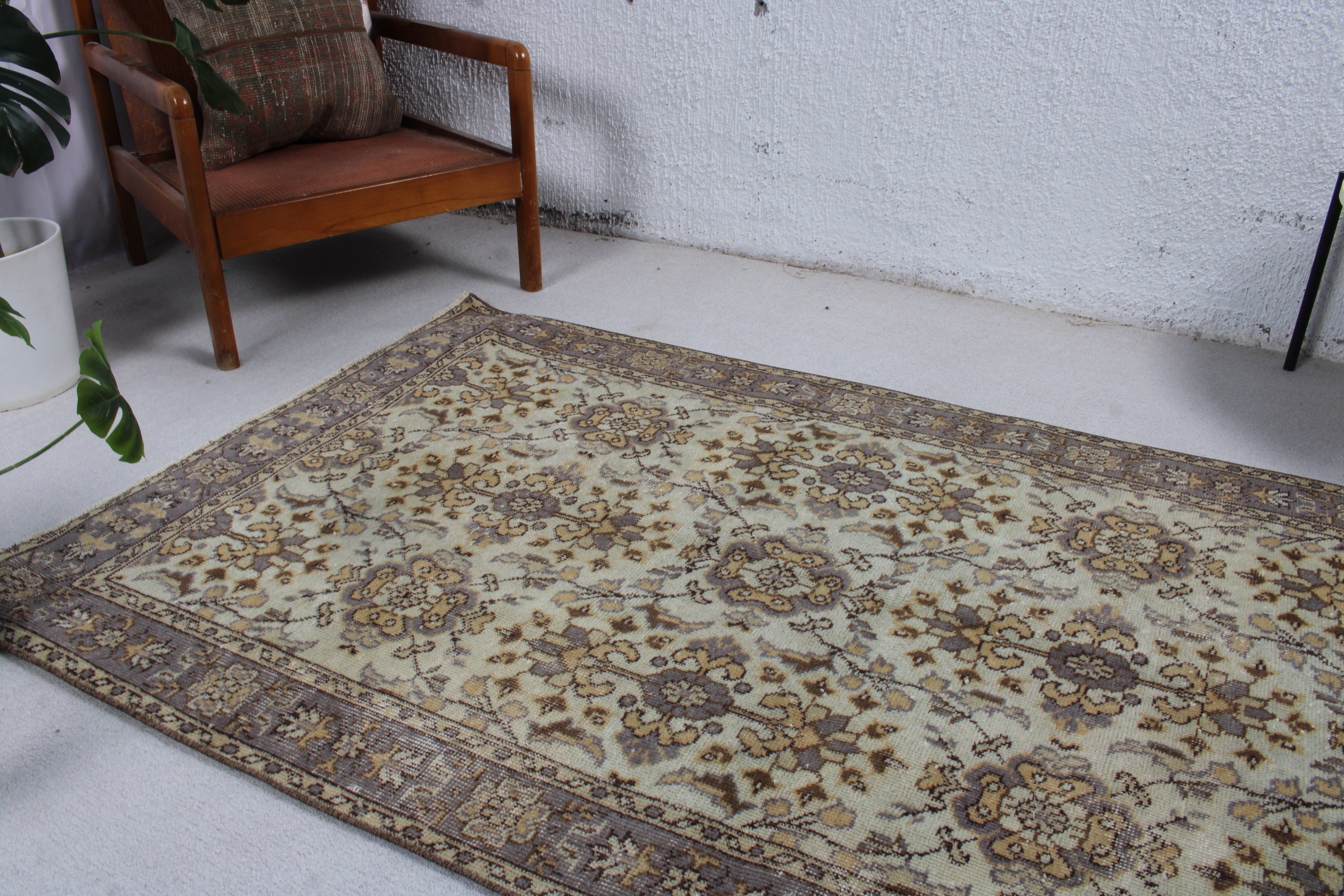 Vintage Alan Halıları, 3,7x6,8 ft Alan Halıları, Oushak Bölgesi Halıları, Türk Halısı, Soğuk Halı, Vintage Halı, Bej Geometrik Halılar, El Dokuma Halılar