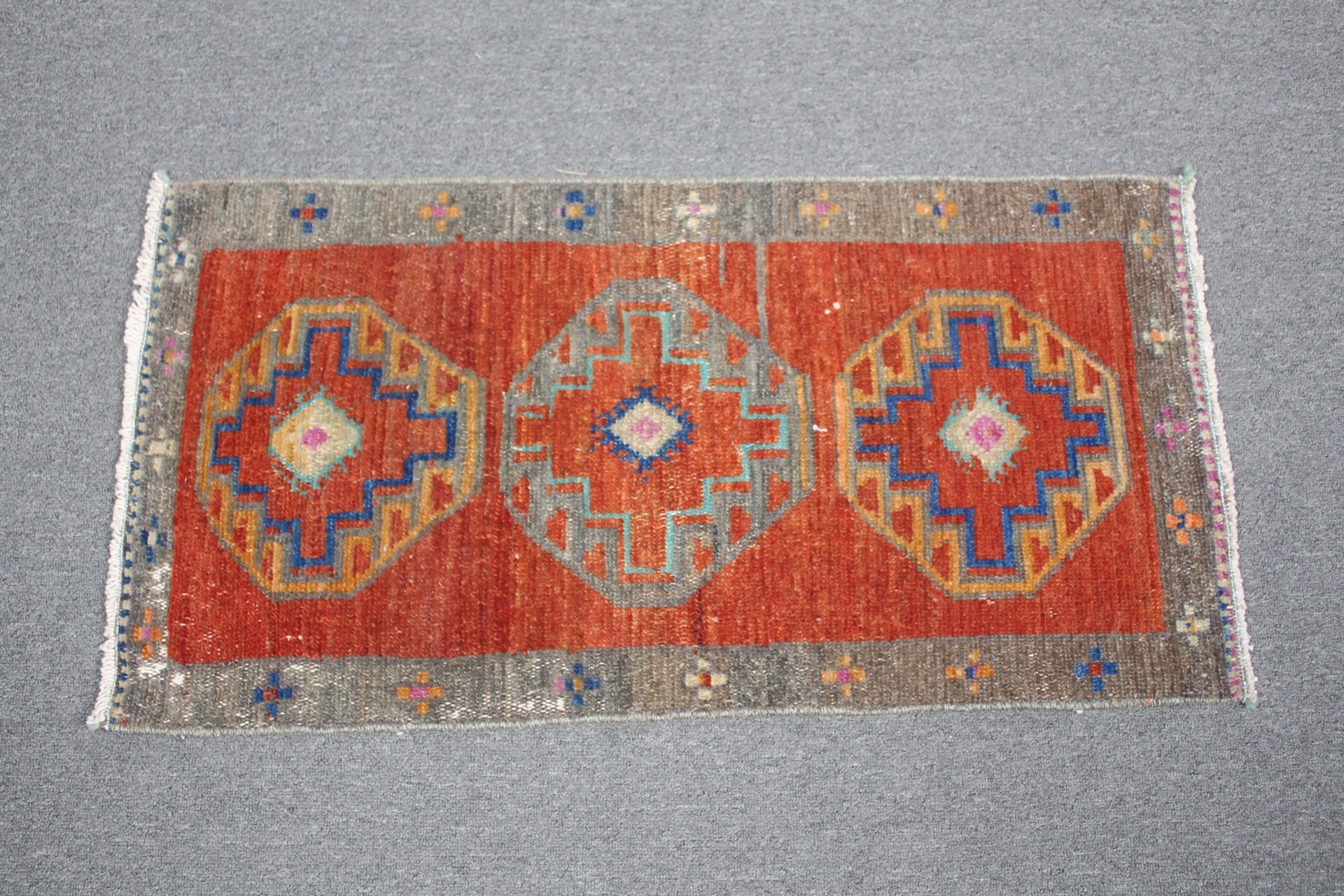 Duvara Asılı Halı, Vintage Halı, Türk Halıları, Anadolu Halısı, Kırmızı Yün Halı, Yatak Odası Halısı, Banyo Halısı, 1.5x3 ft Küçük Halılar, Soyut Halılar