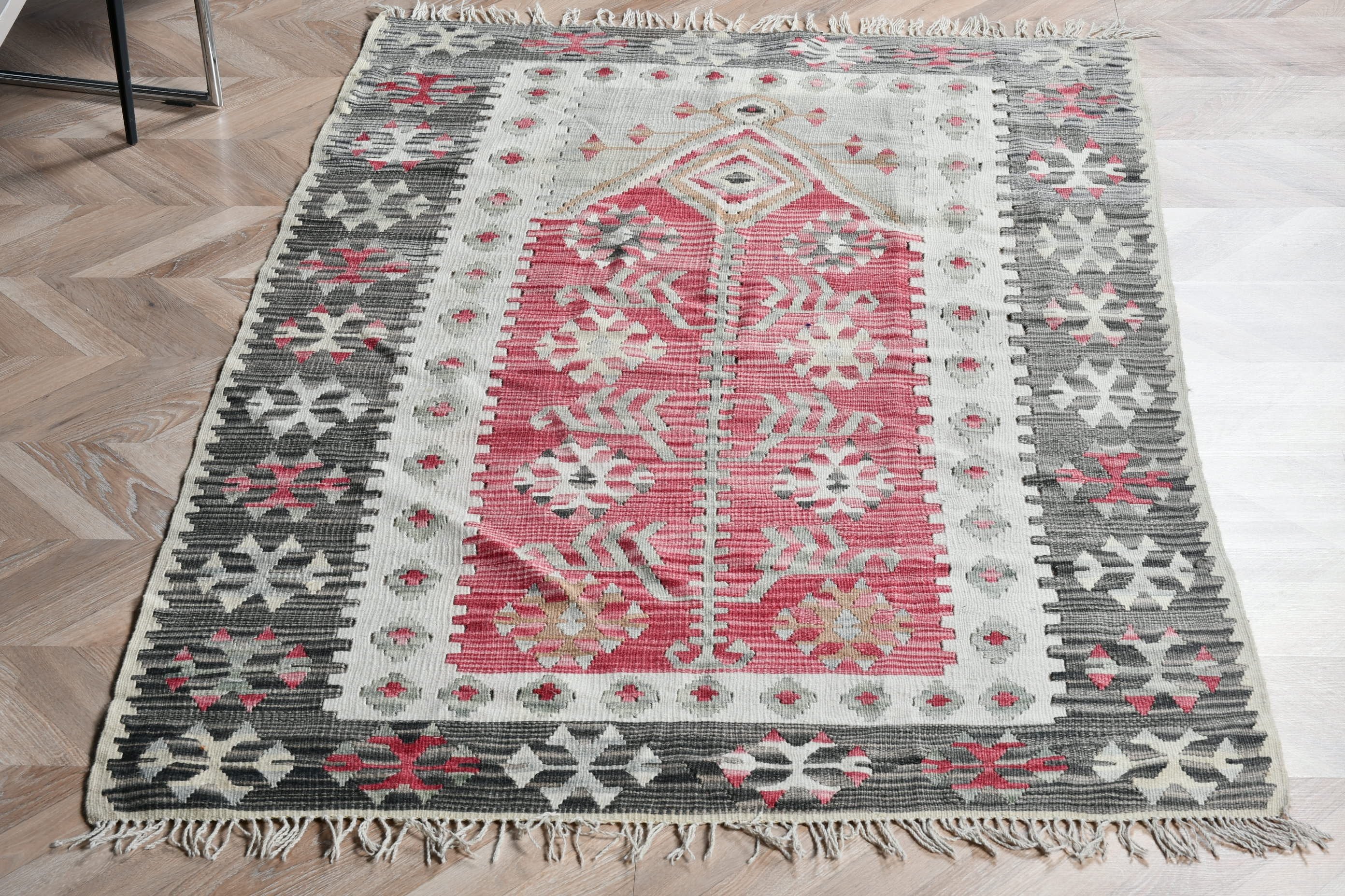 Cool Rug, Turkish Rug, Vintage Rugs, 3.7x5.7 ft Accent Rug, Wool Rug, Rugs for Nursery, Entry Rugs, Red Oushak Rugs, Bedroom Rug, Kilim