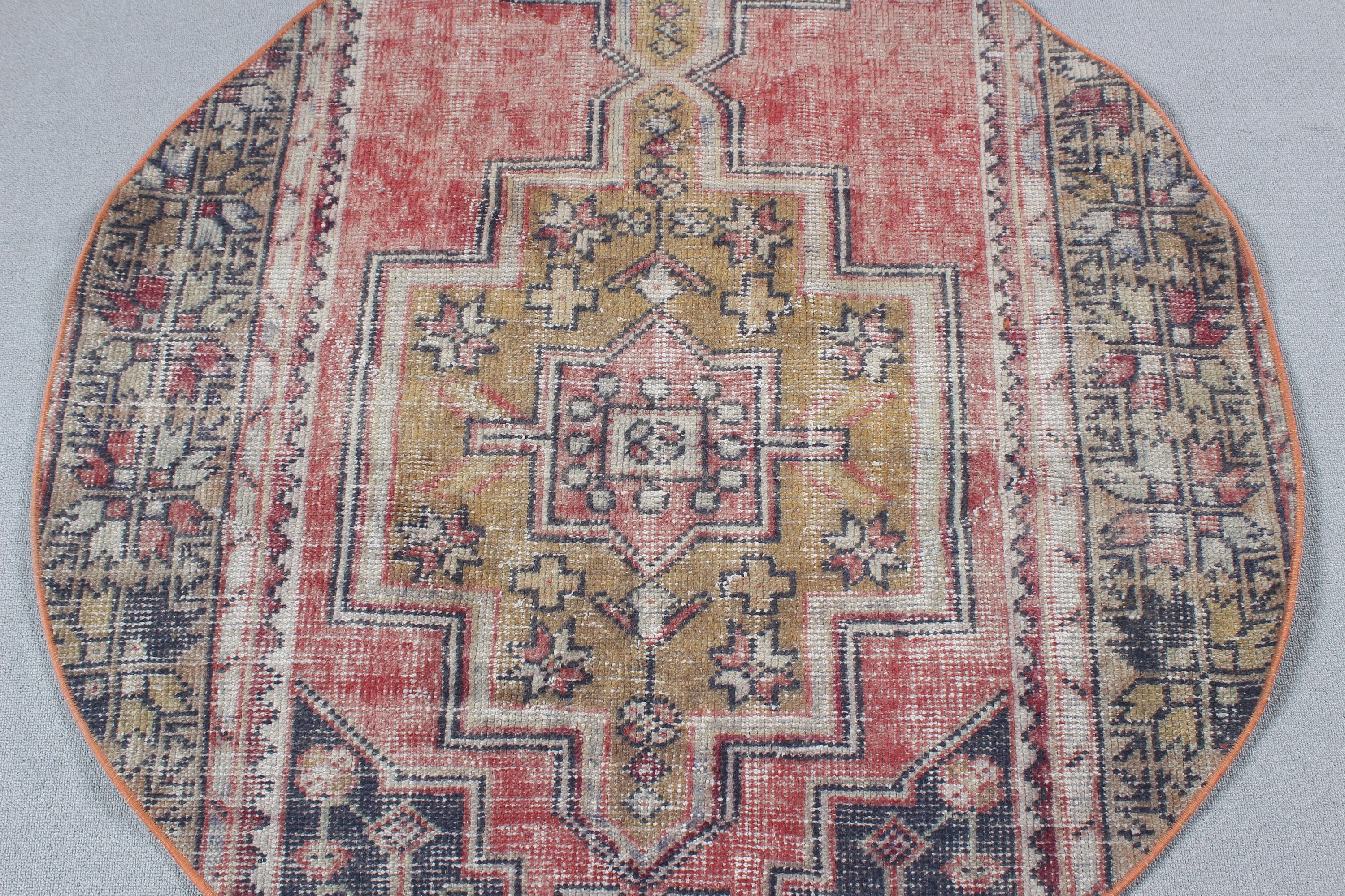 Vintage Halı, Türk Halıları, Organik Halı, Kırmızı 3,8x3,9 ft Küçük Halılar, Küçük Vintage Halılar, Araba Paspas Halısı, Mutfak Halıları, Oushak Halıları