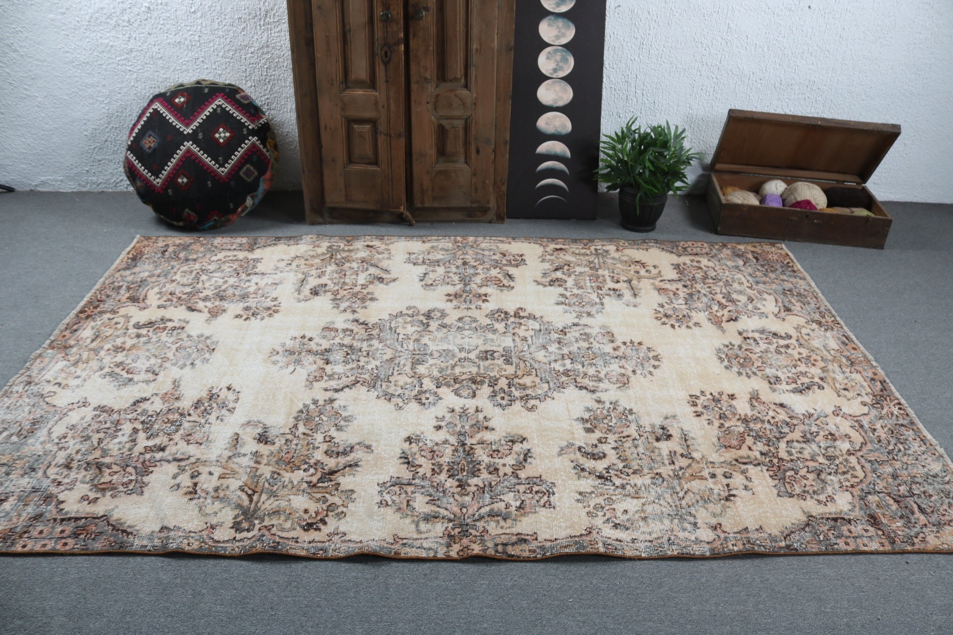 Home Decor Rug, Vintage Rugs, 5.7x8.9 ft Large Rugs, Cool Rugs, Living Room Rug, Beige Oushak Rug, Turkish Rugs, Large Boho Rugs